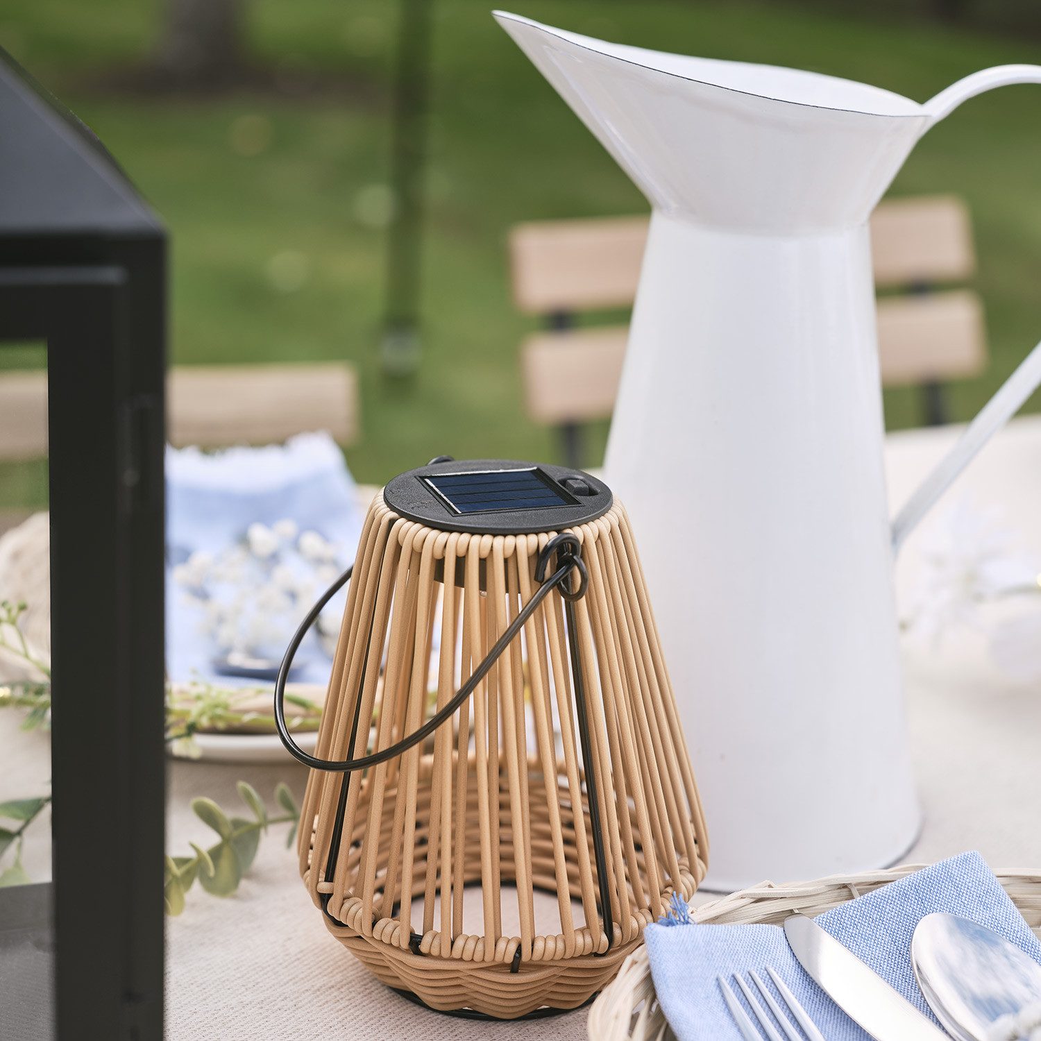 Lights4fun LED Laterne Hygge Solar-Laterne in Rattanoptik mit warmweißer LED