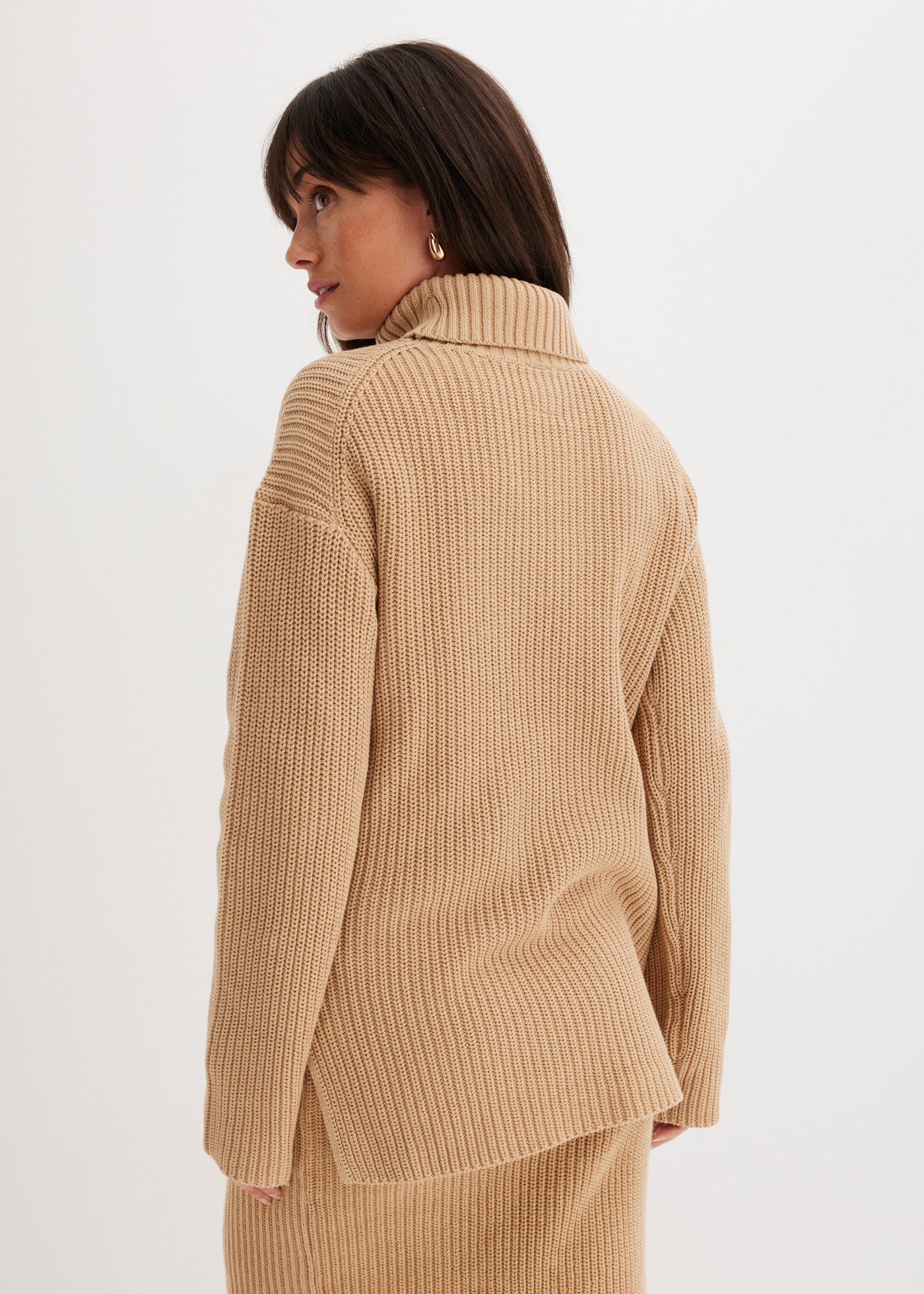 bonprix Rollkragenpullover im Grobstrick aus Baumwolle, Seitenschlitze, hinten länger geschnitten