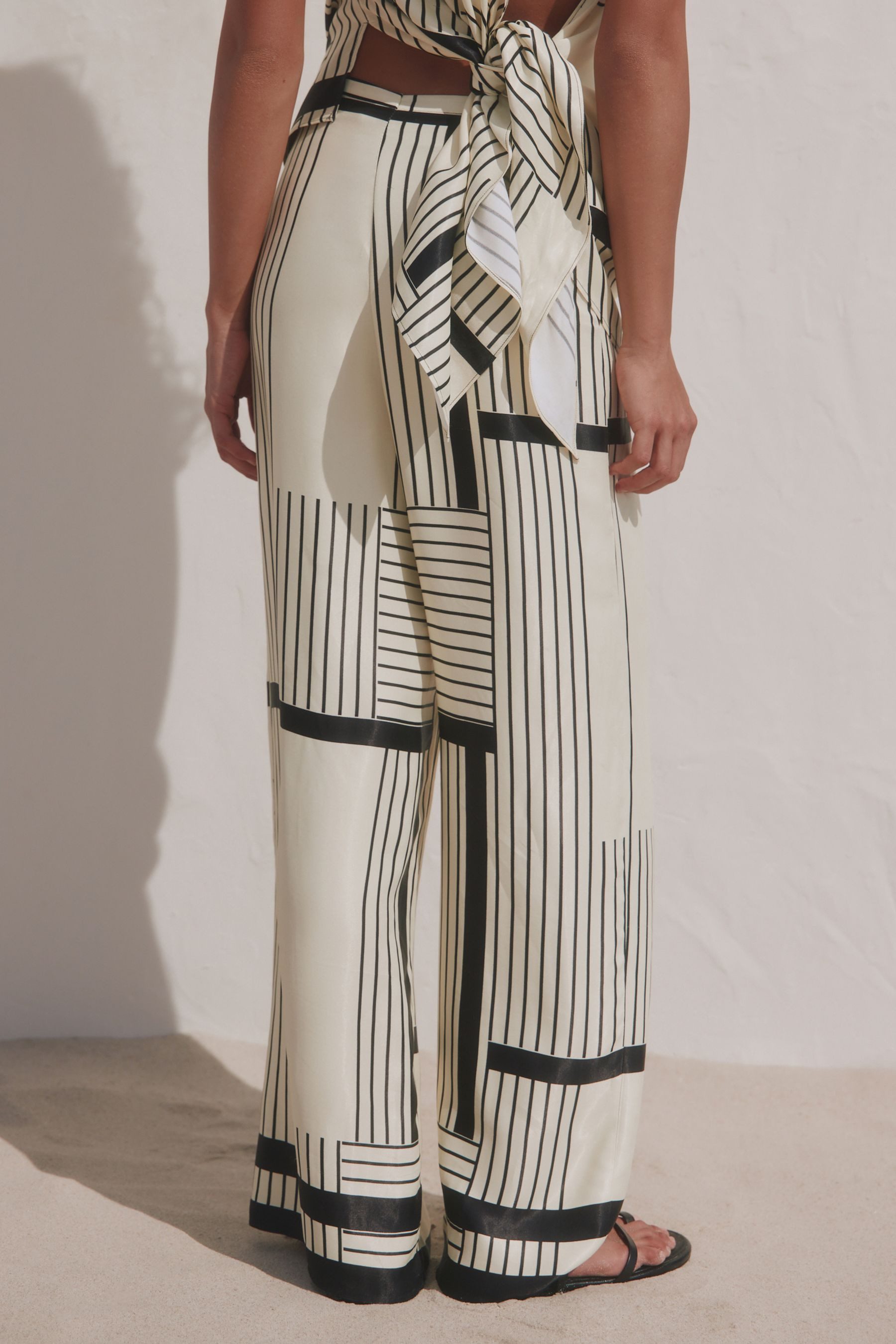 Next Taillenhose Hochbund-Hose mit weitem Bein und Streifen (1-tlg)