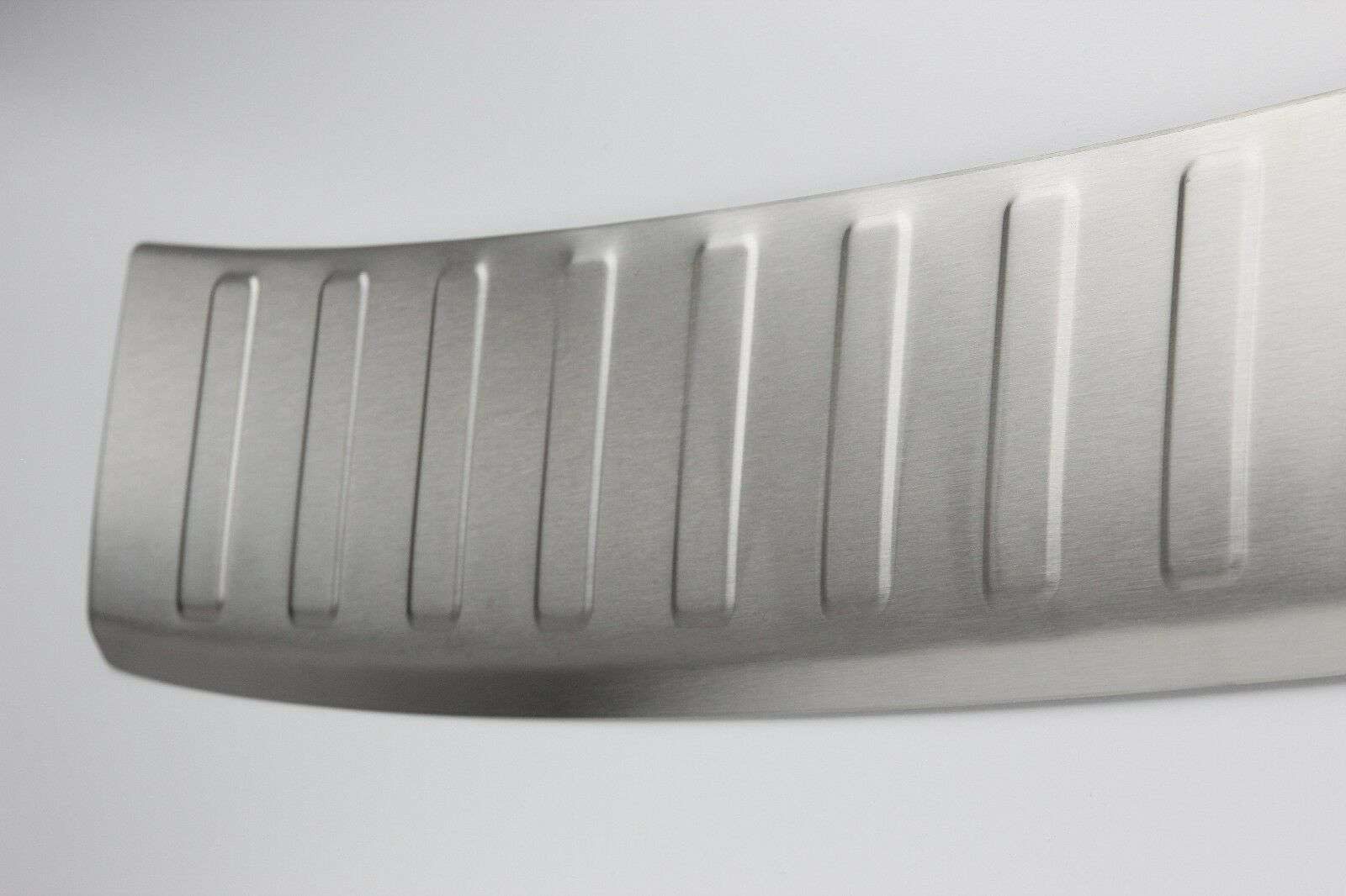 RECAMBO Ladekantenschutz für FORD C MAX II, BJ ab 2010- Stoßstangenschutz, V2A rostfrei, Exklusive Optik, praktischer Schutz & perfekte Passform
