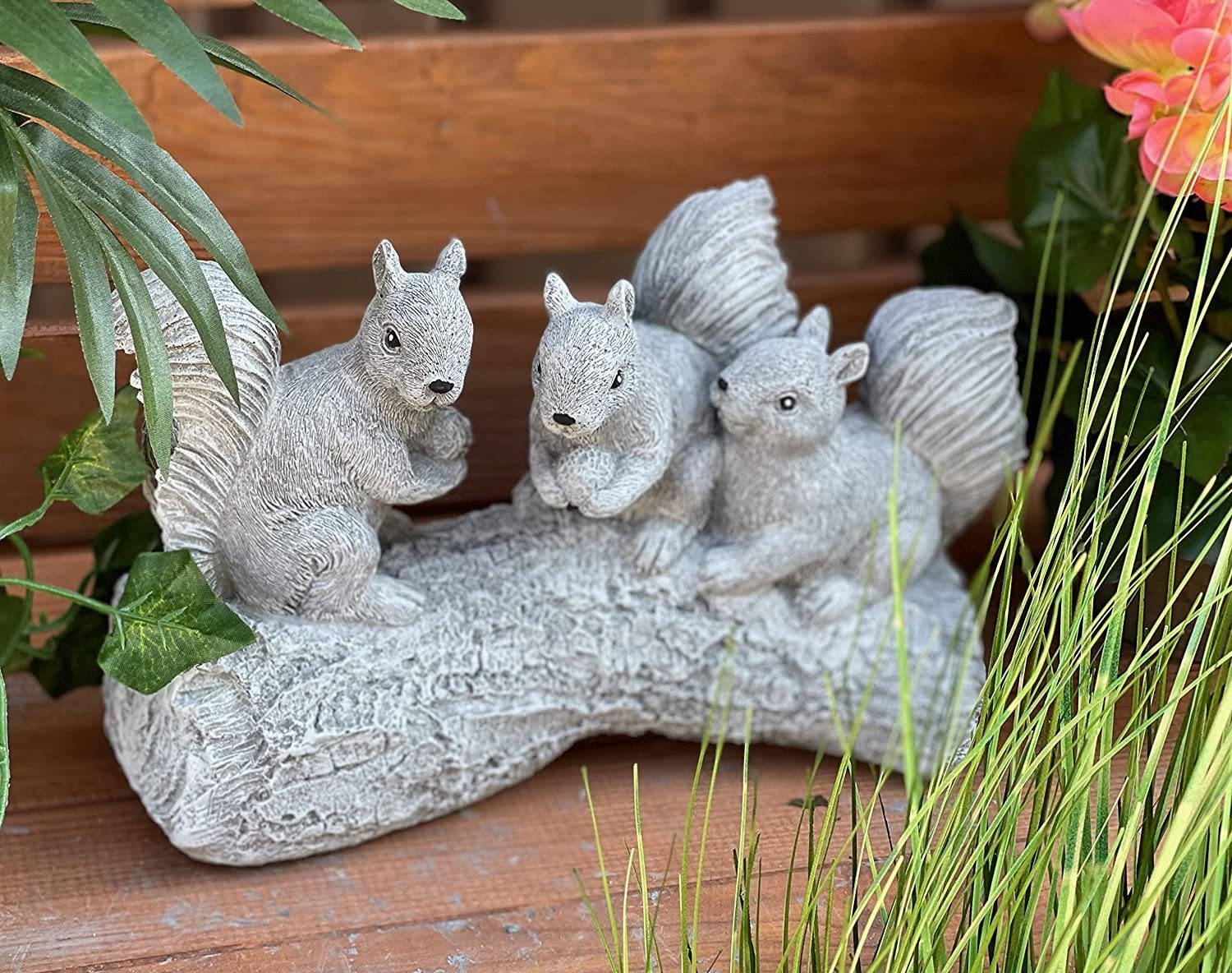 Stone and Style Gartenfigur Frostfeste Steinfigur 3 Eichhörnchen auf Baumstamm – Bild 3 von 5