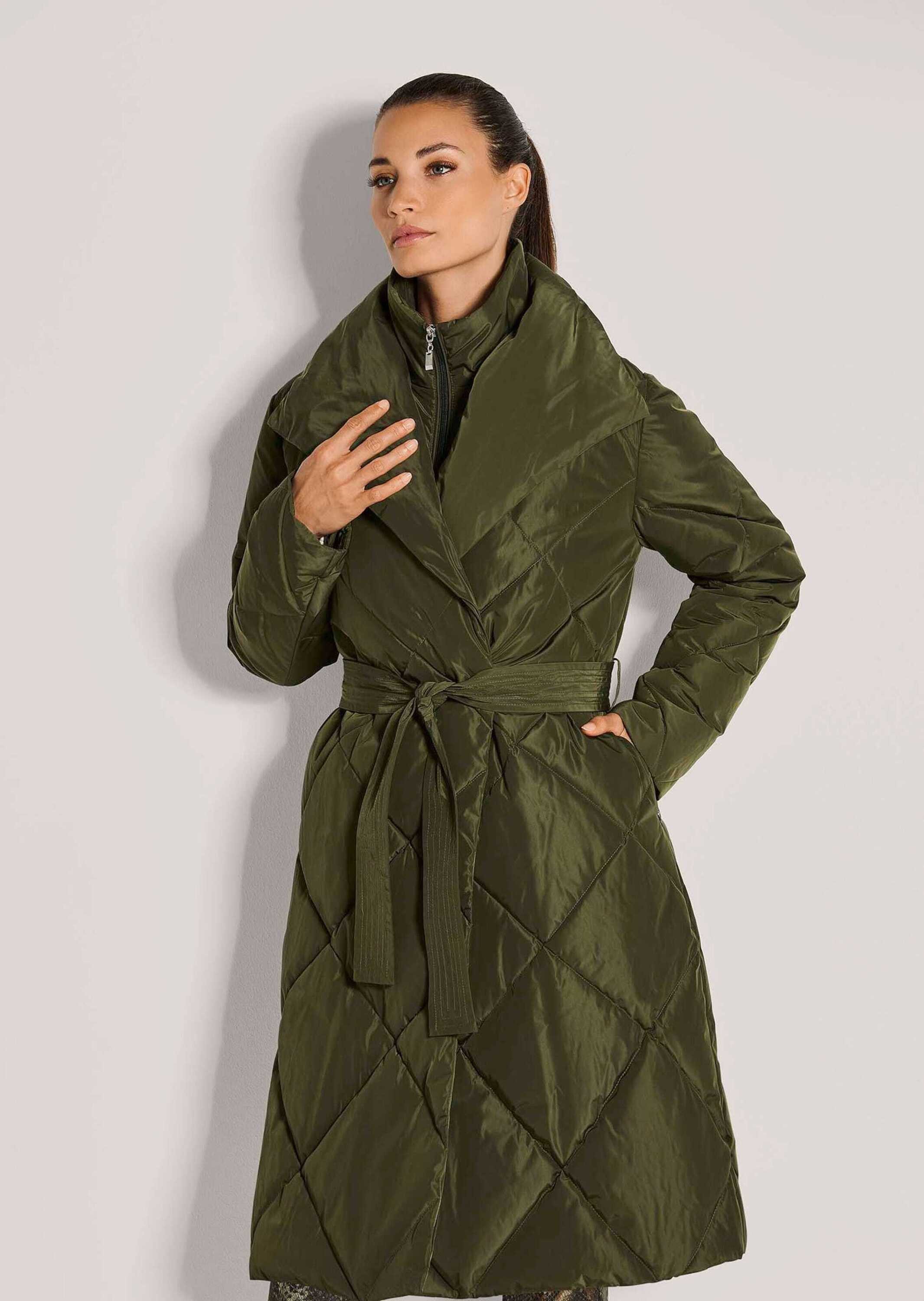 MADELEINE Kurzmantel Eleganter Übergangsmantel für Damen Asymmetrische Knopfleiste, Spatenkragen, Rauten-Stepp, Langarm
