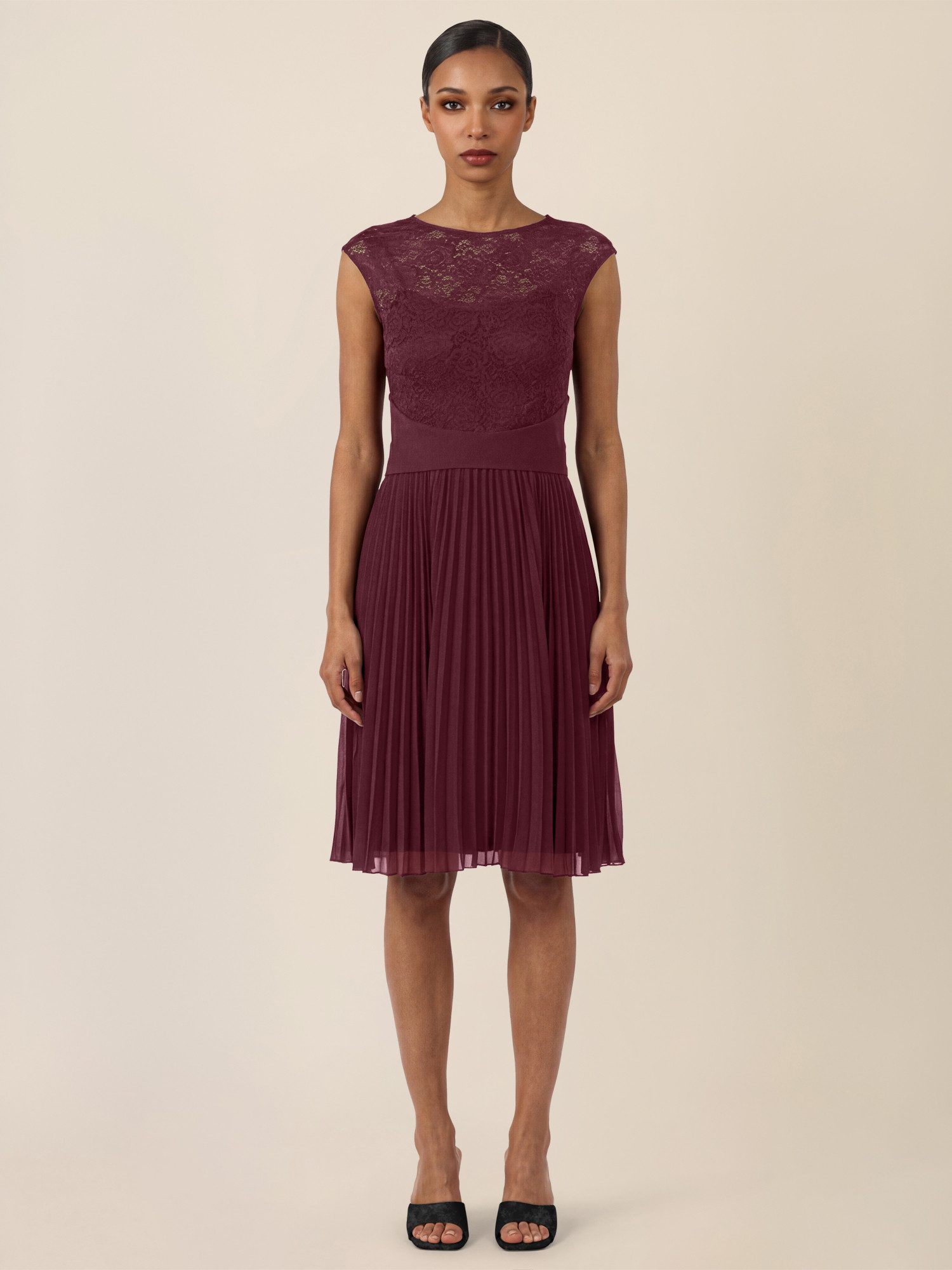 Apart Cocktailkleid mit Plisseerock
