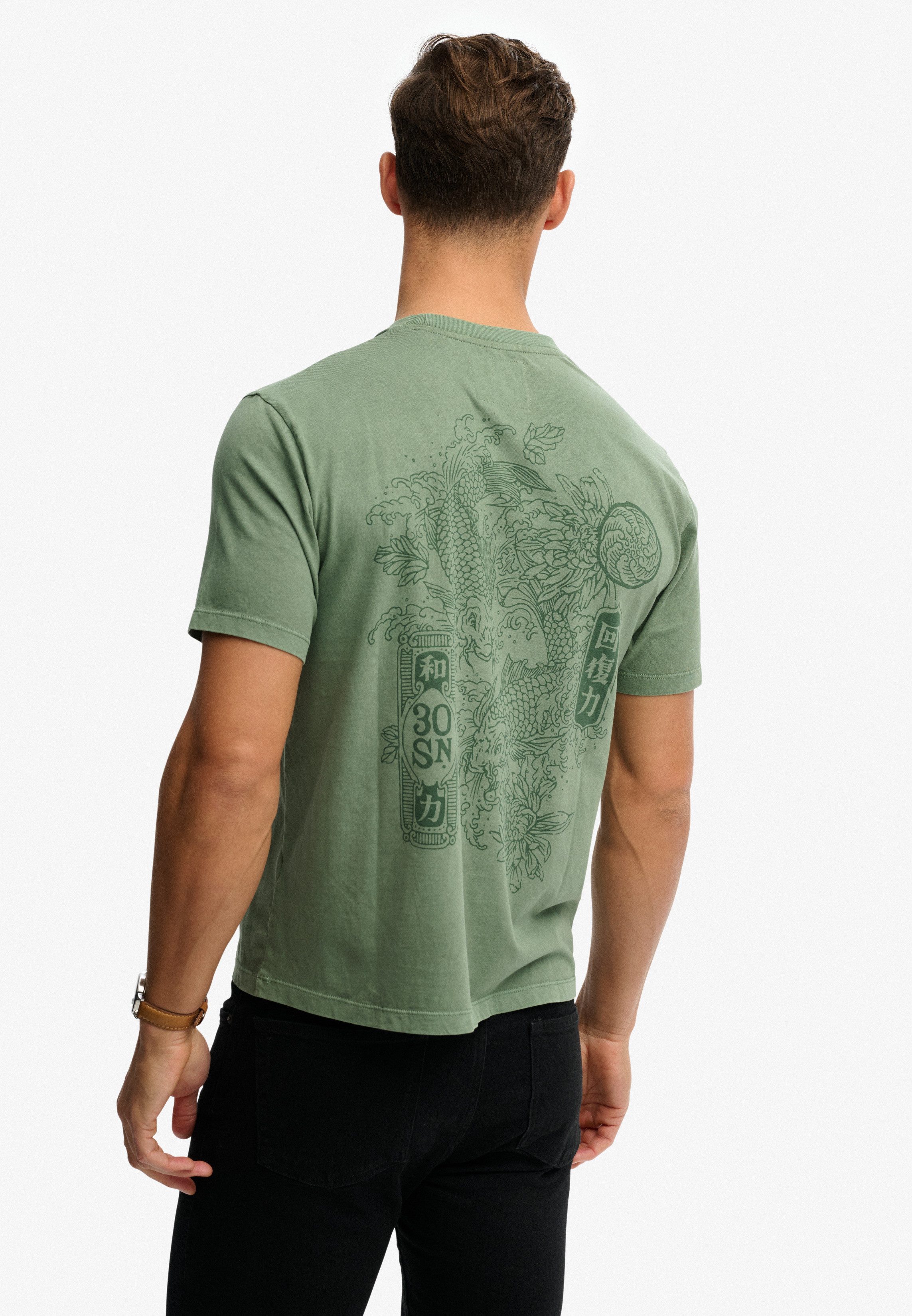Superdry Rundhalsshirt TOKYO NARRATIVE LOOSE TEE mit coolem Tattoo-Print