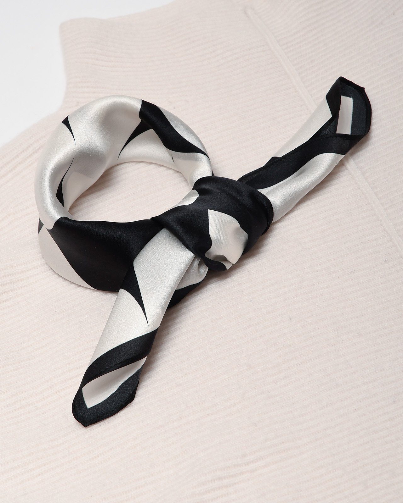 MayTree Seidentuch quadratisch,Geometrie 53x53 cm, schwarz weiß, Nickituch, günstig online kaufen