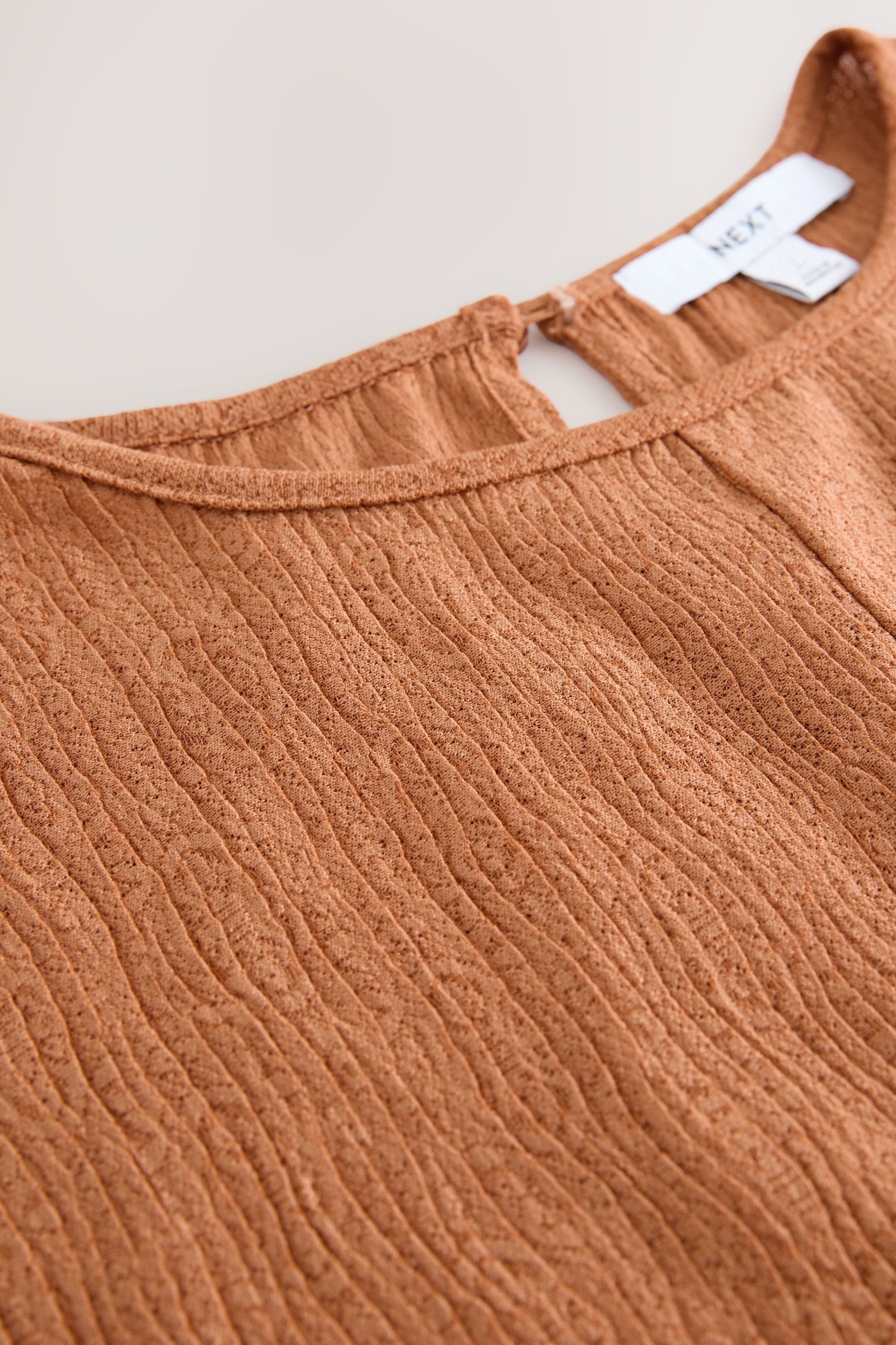 Next Jumpsuit Strukturierter Jumpsuit mit weitem Bein und Gürtel (1-tlg)