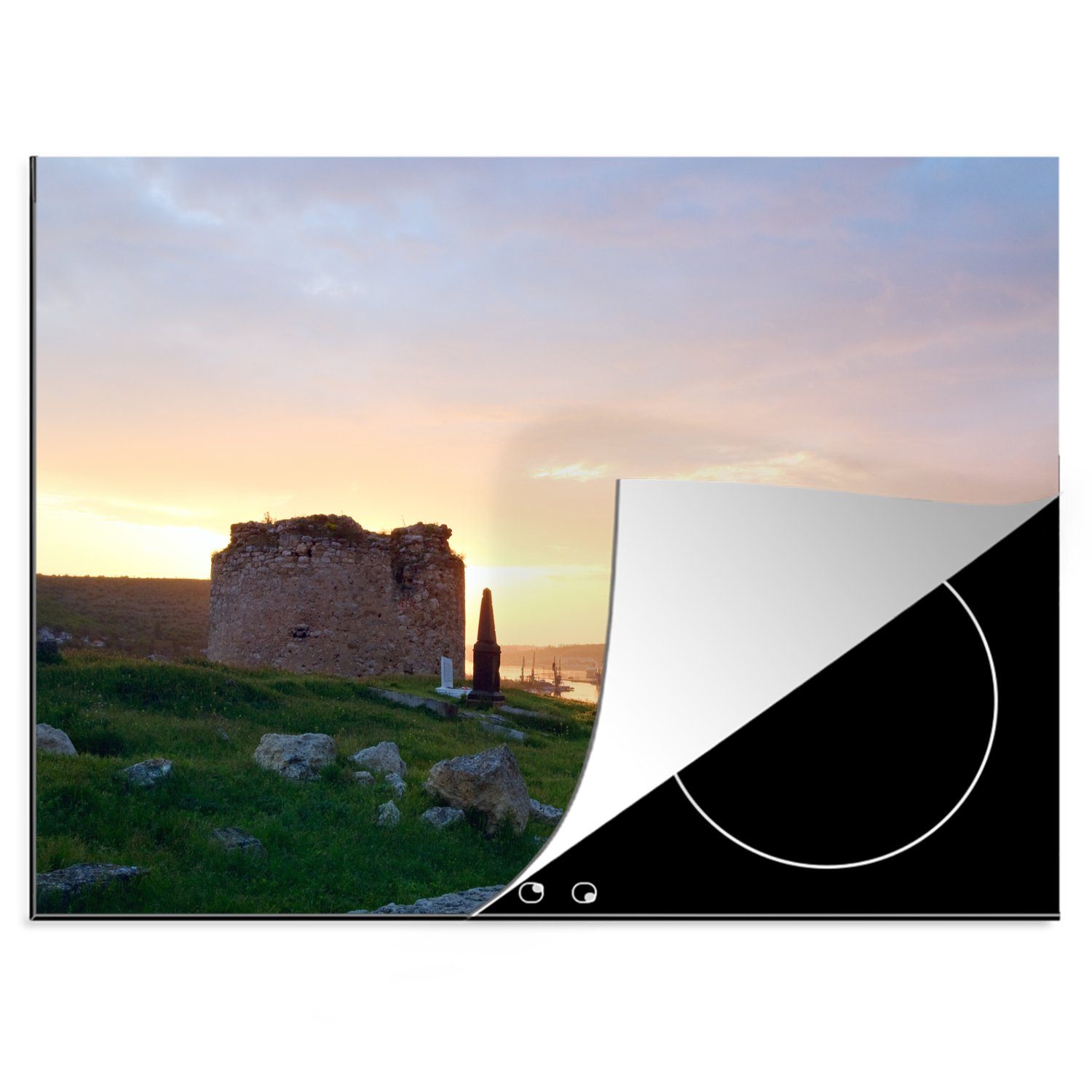 MuchoWow Herdblende-/Abdeckplatte Ein Sonnenuntergang hinter den Ruinen einer Festung auf der Krim bei, Vinyl, (1 tlg), 70x52 cm, Mobile Arbeitsfläche nutzbar, Ceranfeldabdeckung
