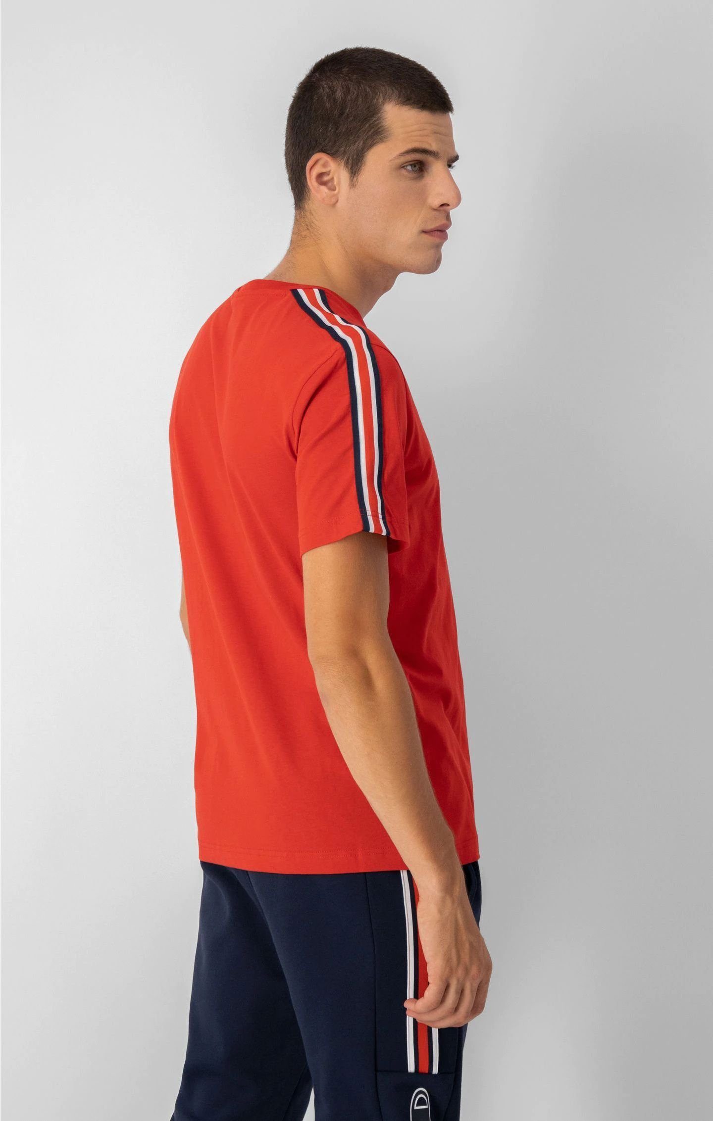 und Kontrastdetails mit Champion Baumwoll-T-Shirt T-Shirt Shirt rot