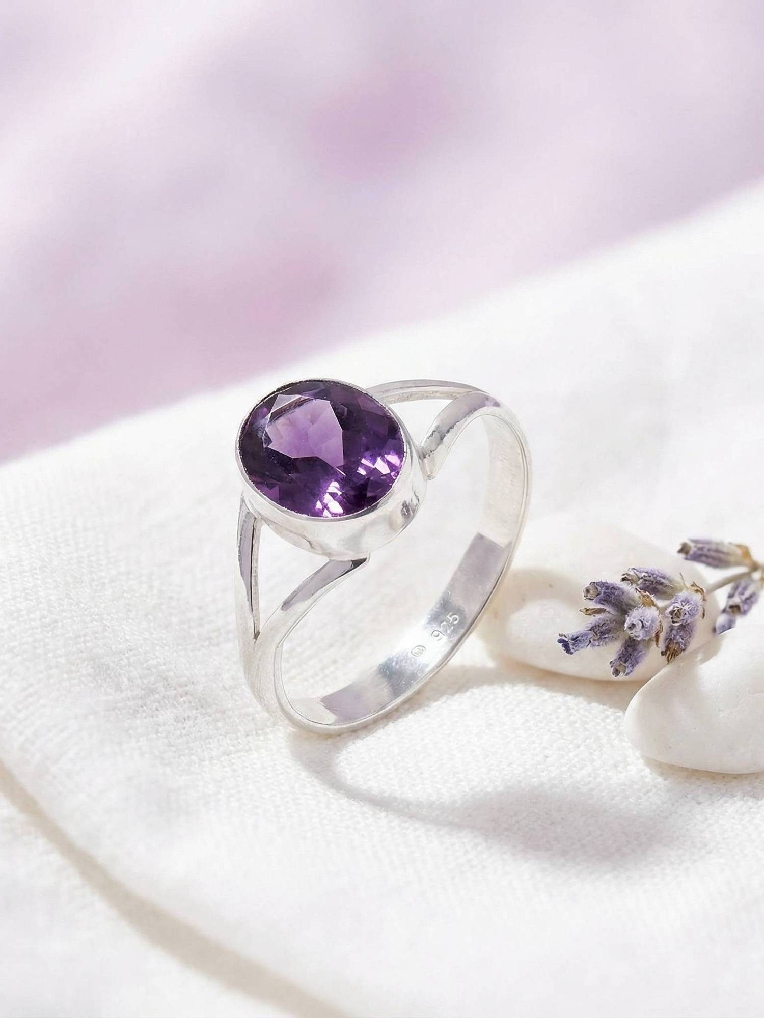 mantraroma Silberring HARDIN aus 925 Silber mit Amethyst facettiert (Ring mit Schmuckbeutel), Damenring aus 925er Silber