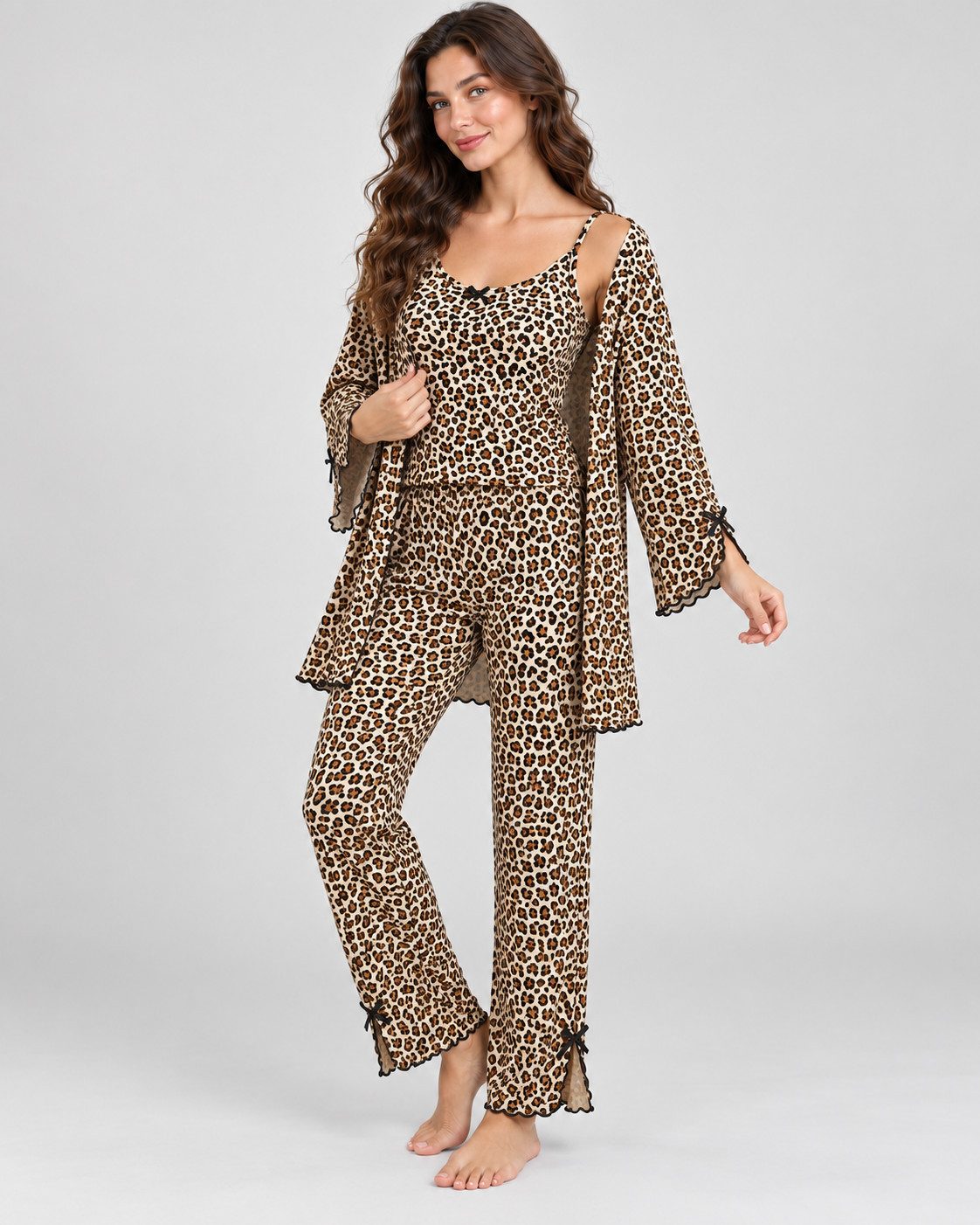 fashionshowcase Pyjama Damen 3-teilig mit Morgenmantel, Hausanzug mit Top und langer Hose (3-teilig, 3 tlg., Trägertop, Hose, Morgenmantel) Mit Morgenmantel, femininen Schleifendetails und fließendem Stoff