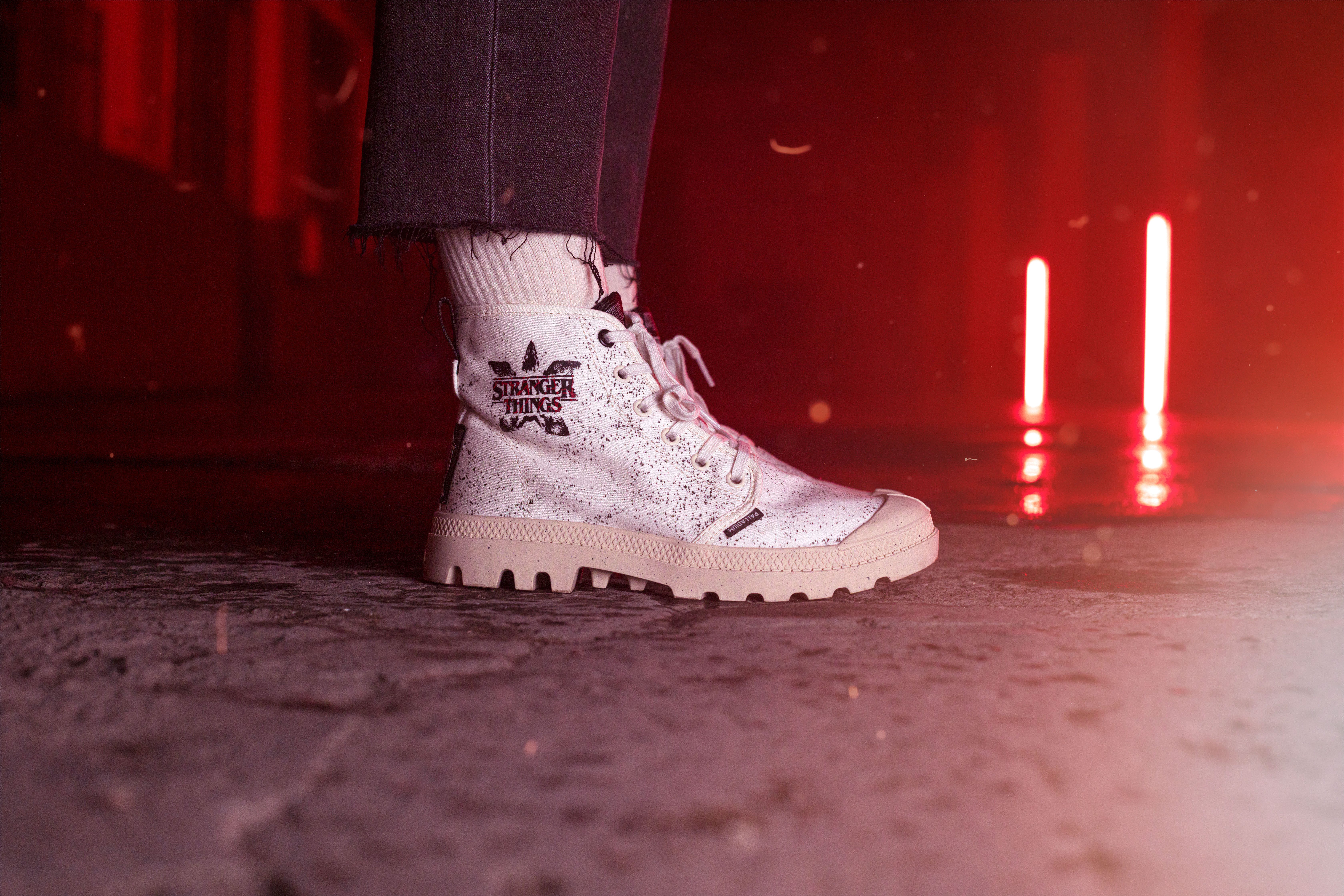 Palladium STRANGER THINGS X PAMPA DEMODOG Schnürboots Schnürstiefel aus Canvas mit Print