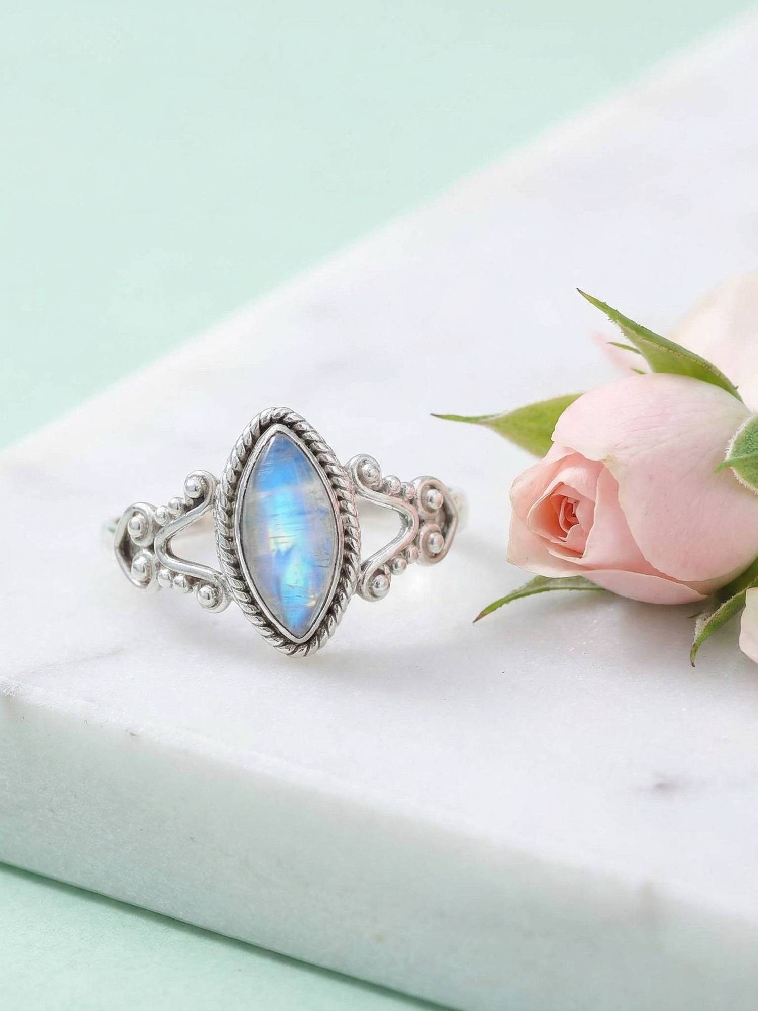 mantraroma Silberring NOBALA aus 925 Silber mit Regenbogen Mondstein (Ring günstig online kaufen