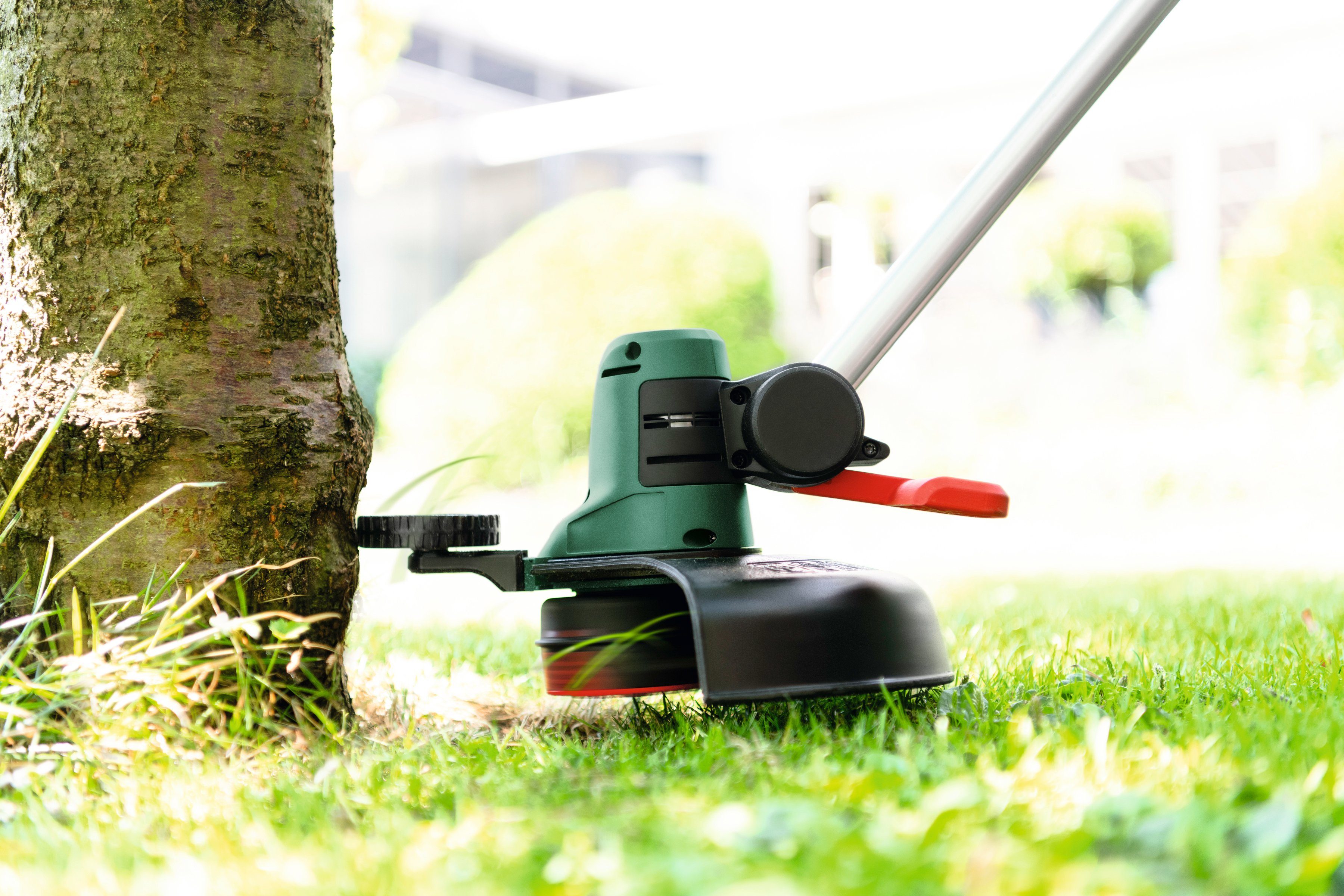 Bosch Home & Garden Akku-Rasentrimmer UniversalGrassCut 18V 260, mit Akku 18V/2,0 Ah und Ladegerät