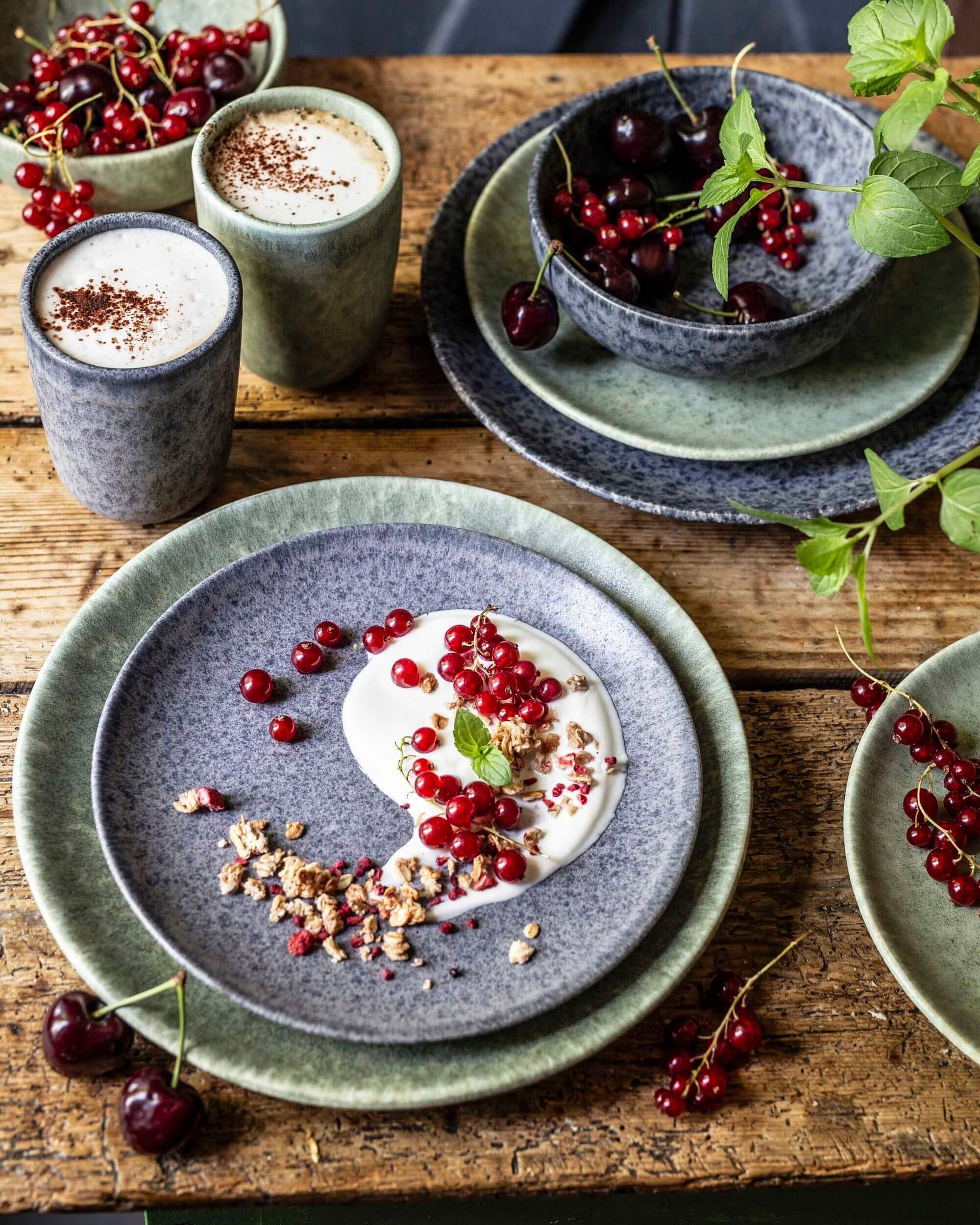 Gipfelstück Becher Moos'n'Stein, Reaktivglasur, Grau Steinzeug, jedes Stück Unikat, Scandi-Style, ein 4-teilig