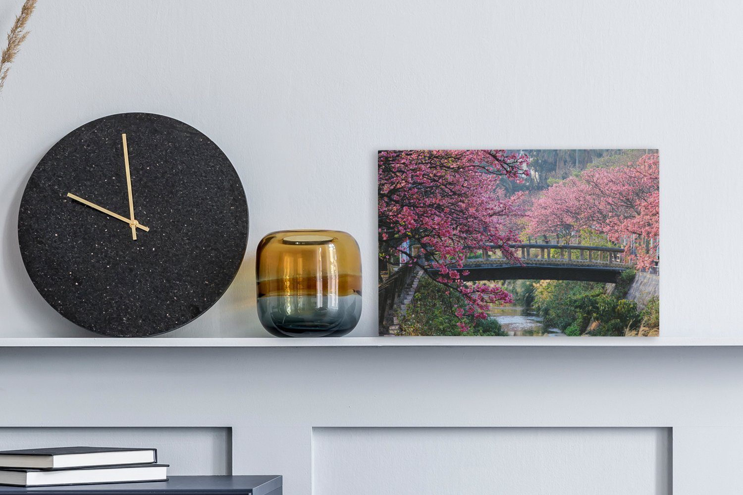 OneMillionCanvasses® Leinwandbild Eine von Kirschblüten umgebene günstig online kaufen