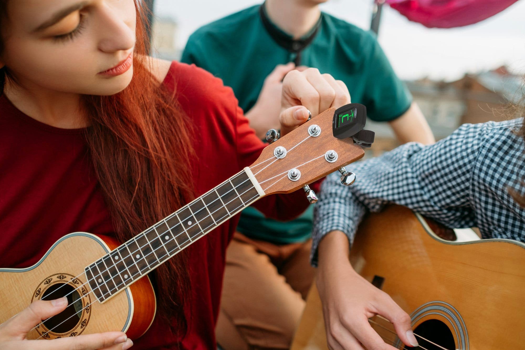 Classic Cantabile Stimmgerät UT-4 Ukulelen Clip Tuner, (inkl. Knopfbatterie), Spezielle Modi für C- und D-Stimmung