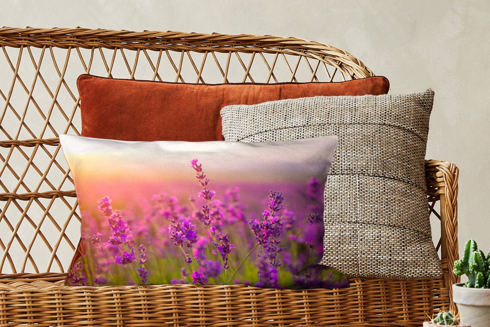 Dekokissen Zierkissen, Frühling Schlafzimmer - Dekoration, - Füllung, Lila, Lavendel Dekokissen mit Wohzimmer MuchoWow