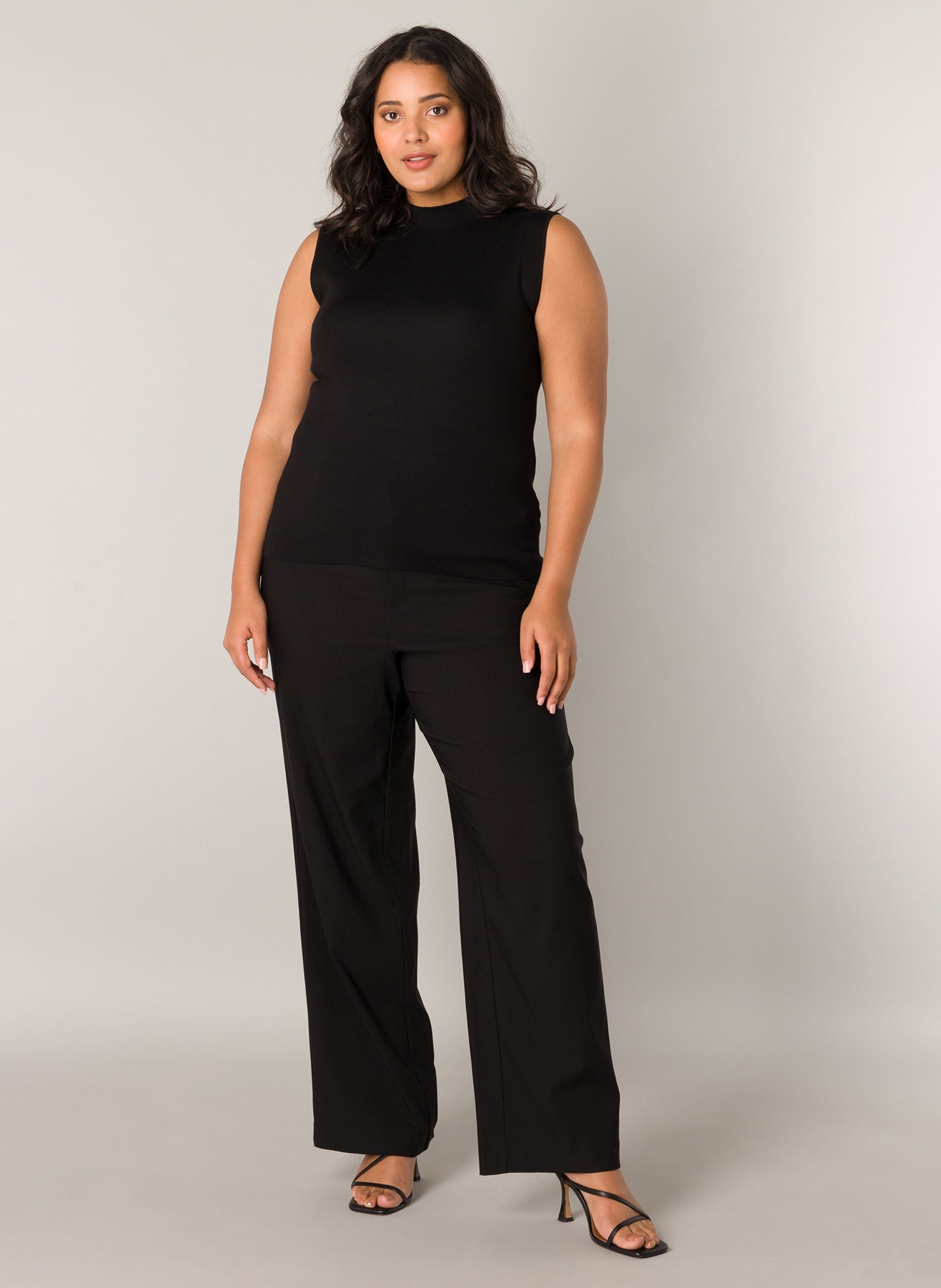 Base Level Curvy Ripptanktop mit hochgeschlossenem Kragen, ärmellos – Bild 4 von 5