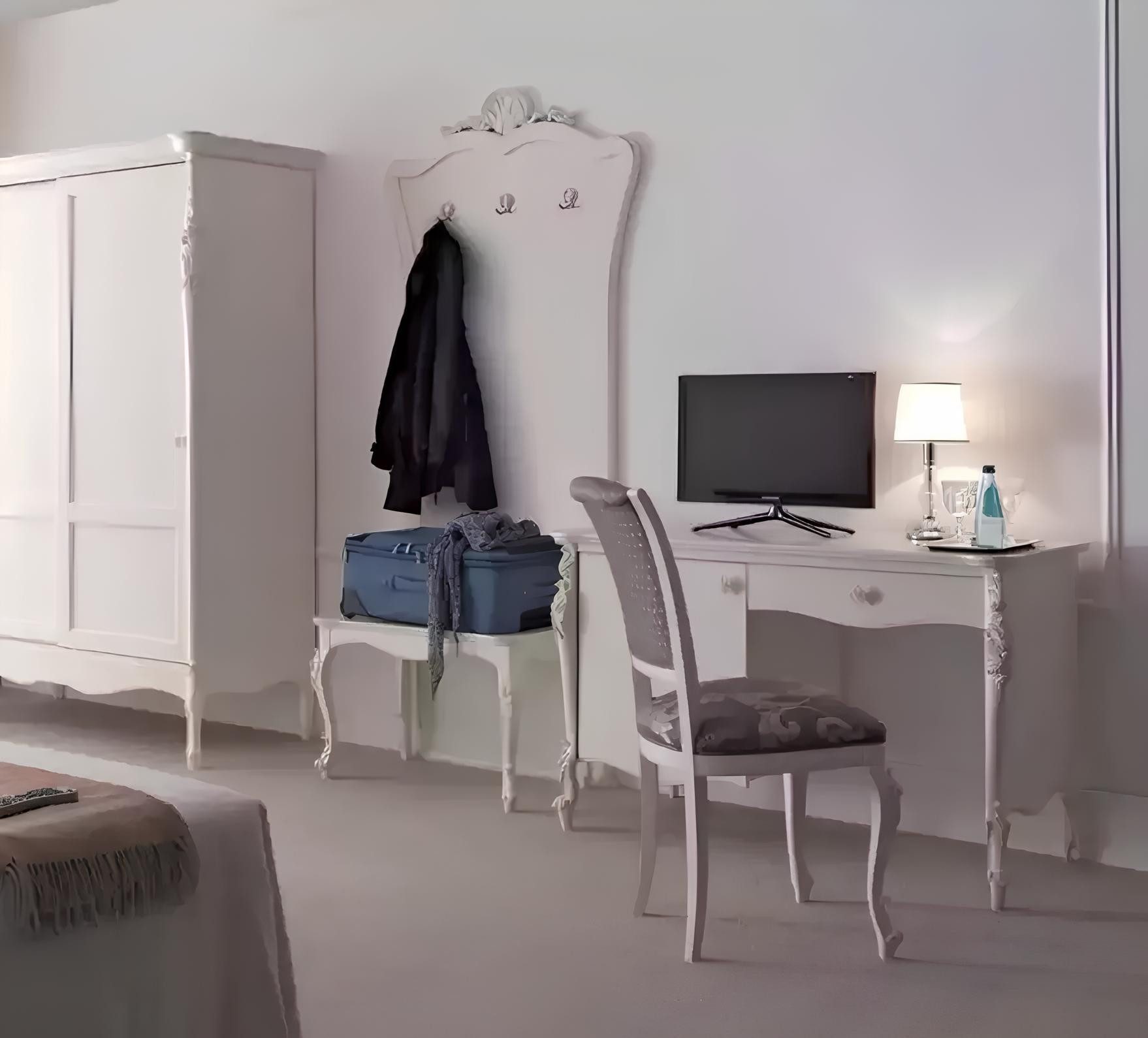 JVmoebel Computertisch Eleganter Schreibtisch im italienischen Stil aus hochwertigem Holz, Made in Europa