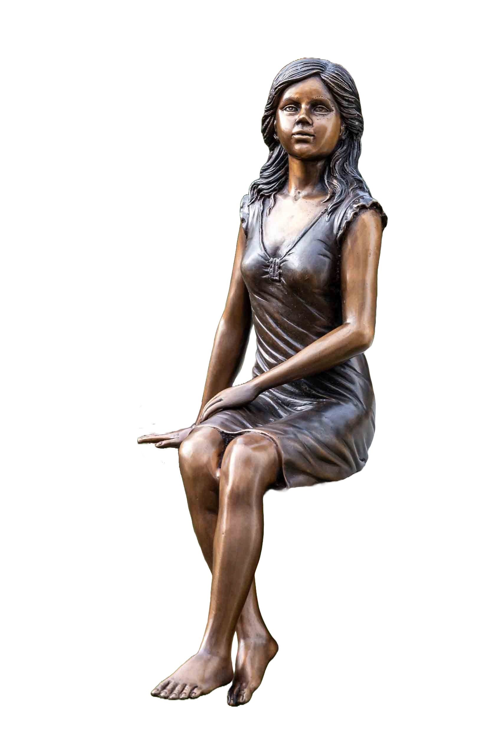 IDYL Gartenfigur IDYL Bronze-Skulptur Sitzendes Mädchen, Bronze – sehr robust – Langlebig