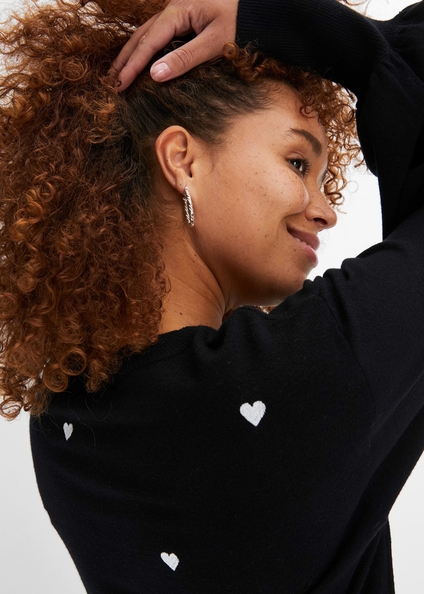 bonprix Strickpullover aus Viskose-Mix, mit Stehkragen, mit Stickerei, bequeme Passform