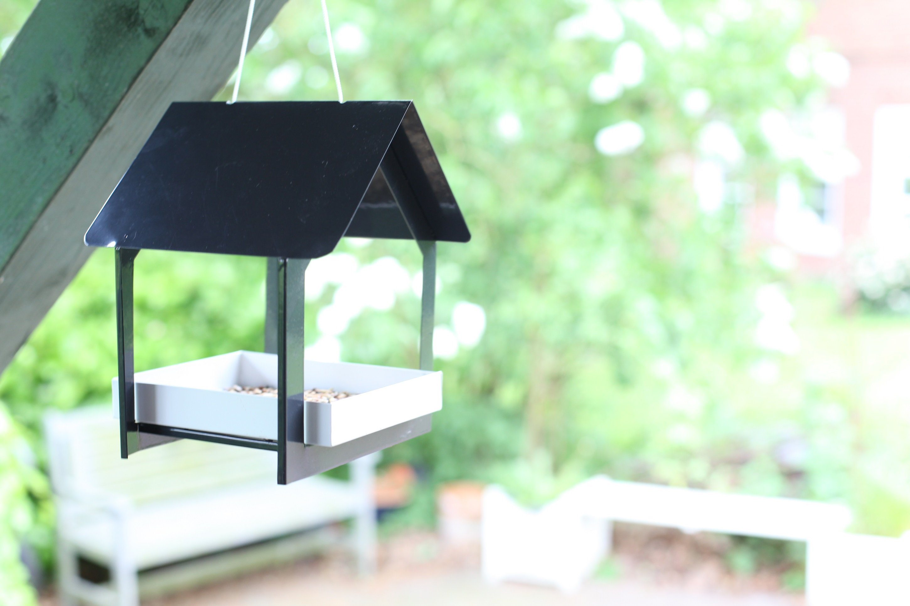 esschert design Nistkasten Hänge Futter Haus Vogelhaus anthrazit weiß Weichstahl Deko Garten