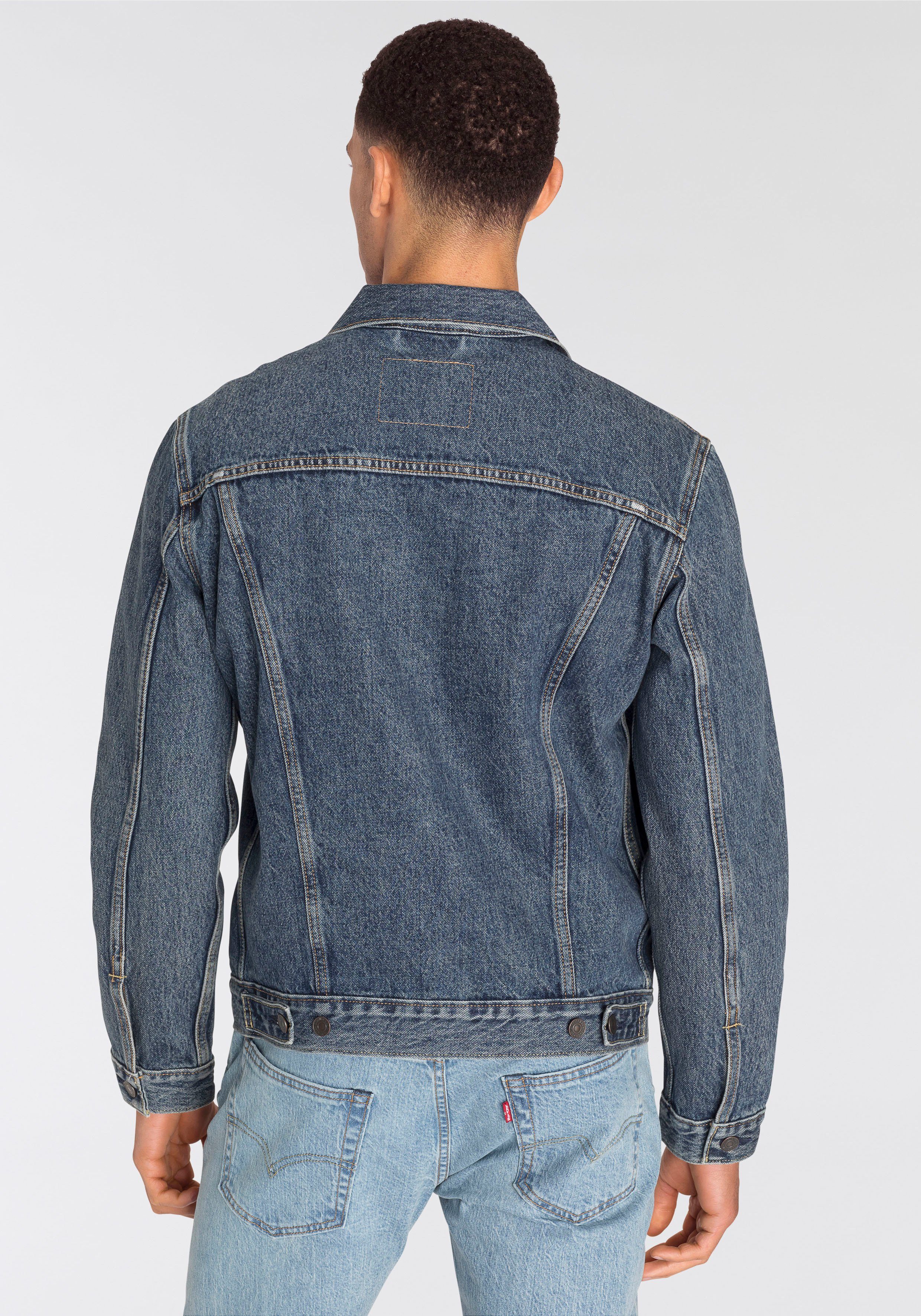 Levi's® Jeansjacke VINTAGE FIT TRUCKER JKT mit Knopfleiste günstig online kaufen