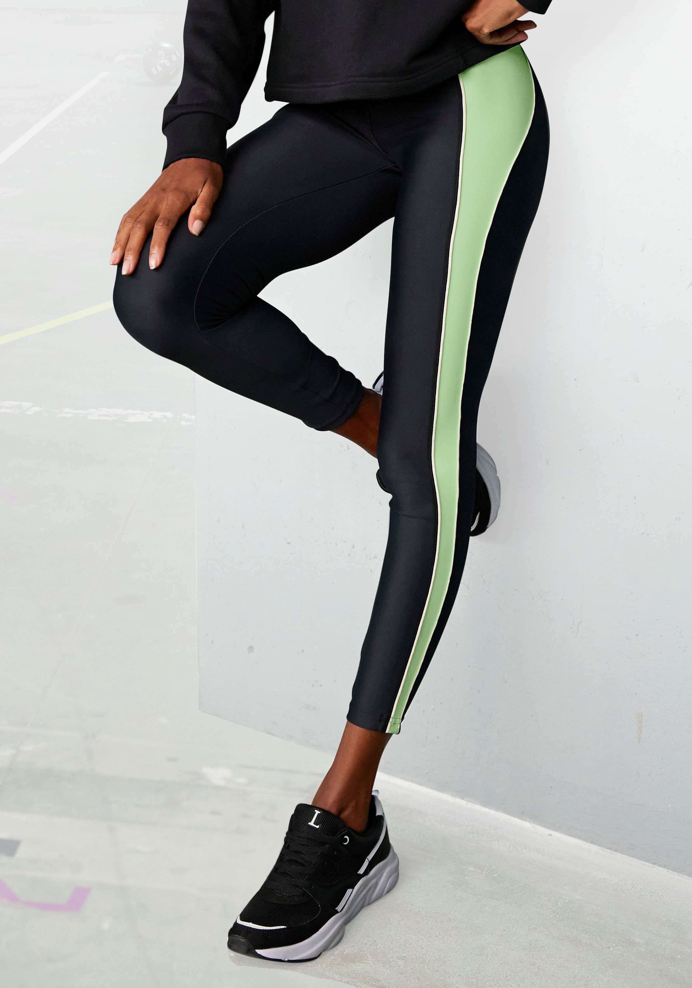 LASCANA ACTIVE Leggings, Sporthose mit farblich abgesetztem Seitenstreifen günstig online kaufen