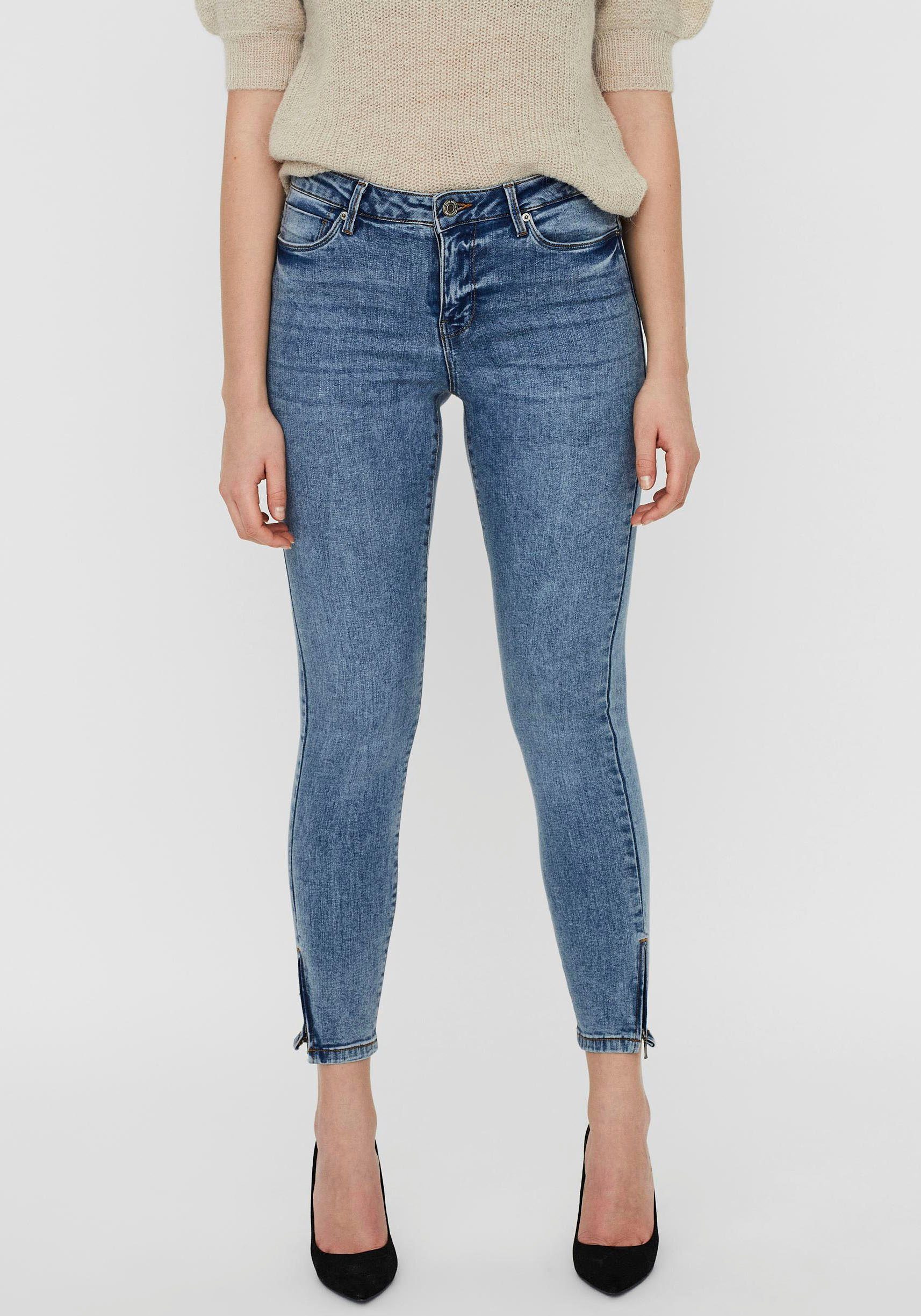 Jeans Mit Reissverschluss Am Bein