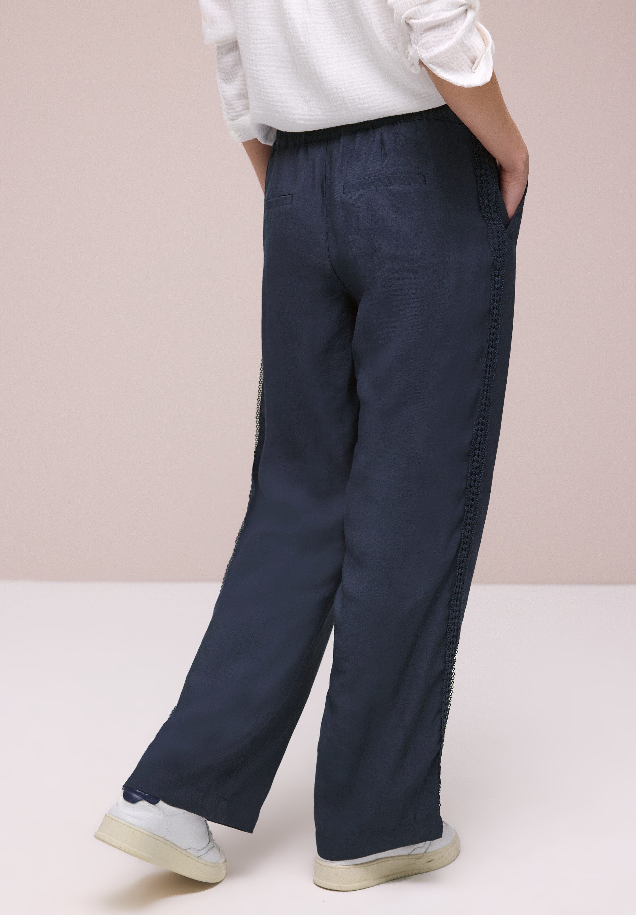 Webhose Style Emee