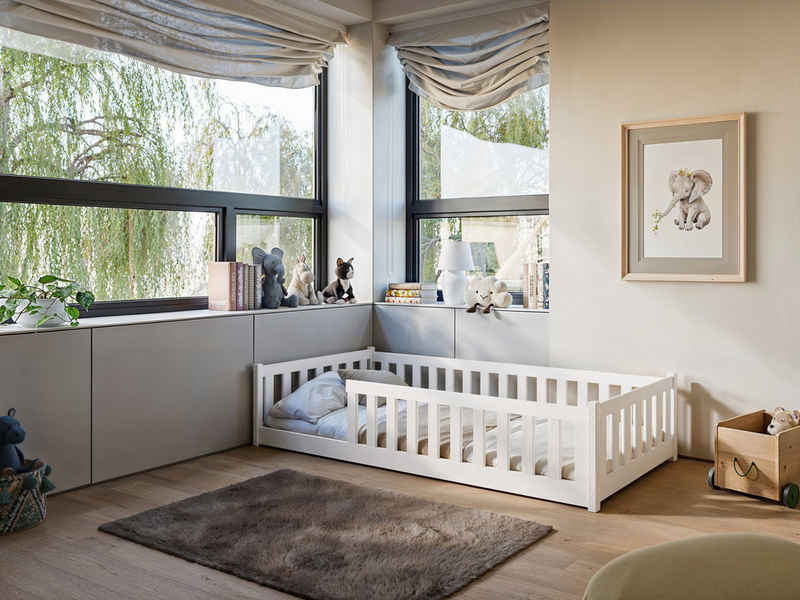thematys Kinderbett Montessori Bodenbett in weiß – für Jungen und Mädchen (viele verschiedene Farben und Größen), mit Rausfallschutz, Rolllattenrost, aus Kieferholz massiv