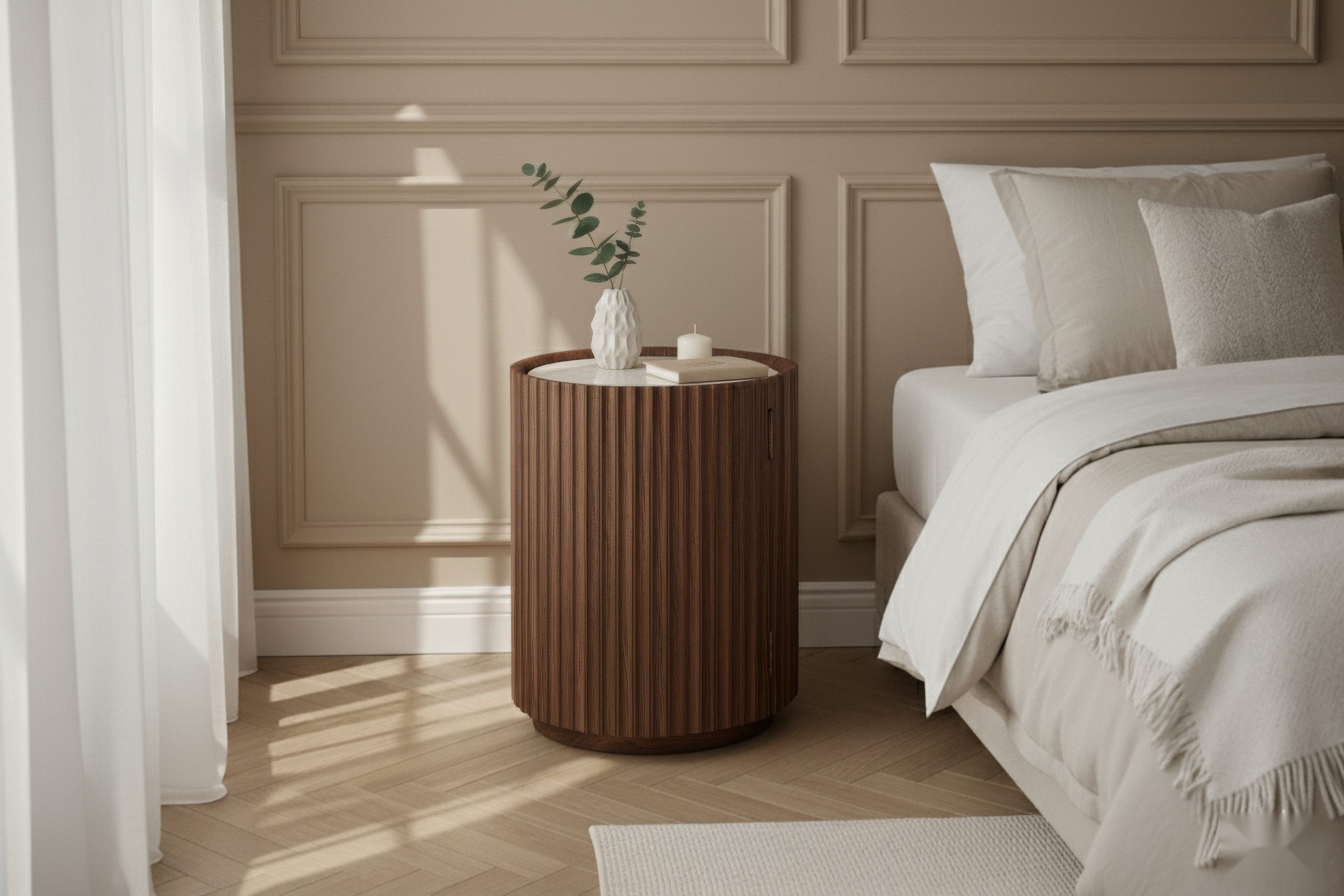 Woodek Design Nachttisch für Schlafzimmer Franz, runder Couchtisch aus massivem Nussbaumholz (Durchmesser: 42 cm, Höhe: 55 cm, 1-St., praktischer Stauraum), Beistelltisch mit Steinplatte