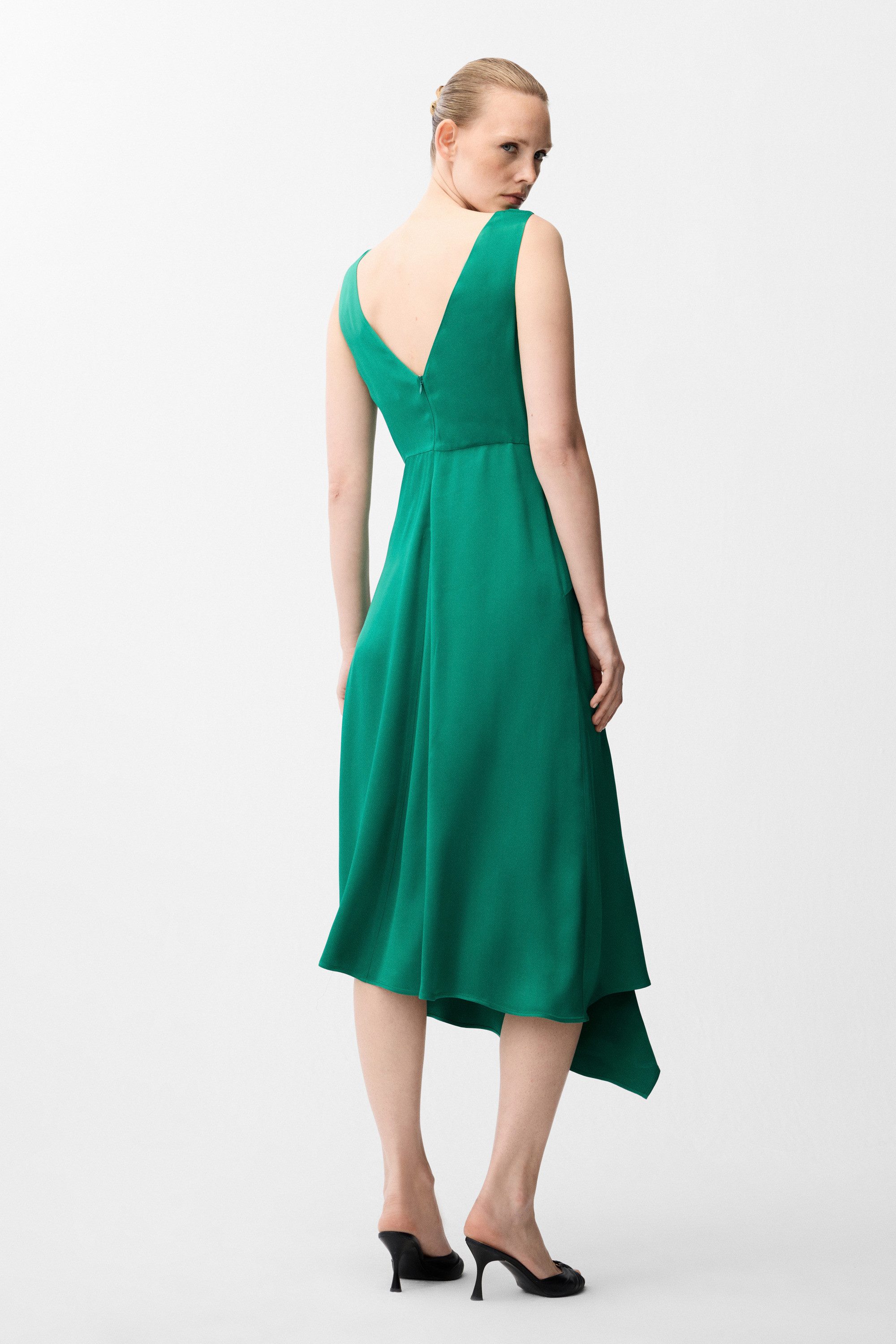 adL Cocktailkleid Ärmelloses Satin-Midikleid mit drapiertem Ausschnitt