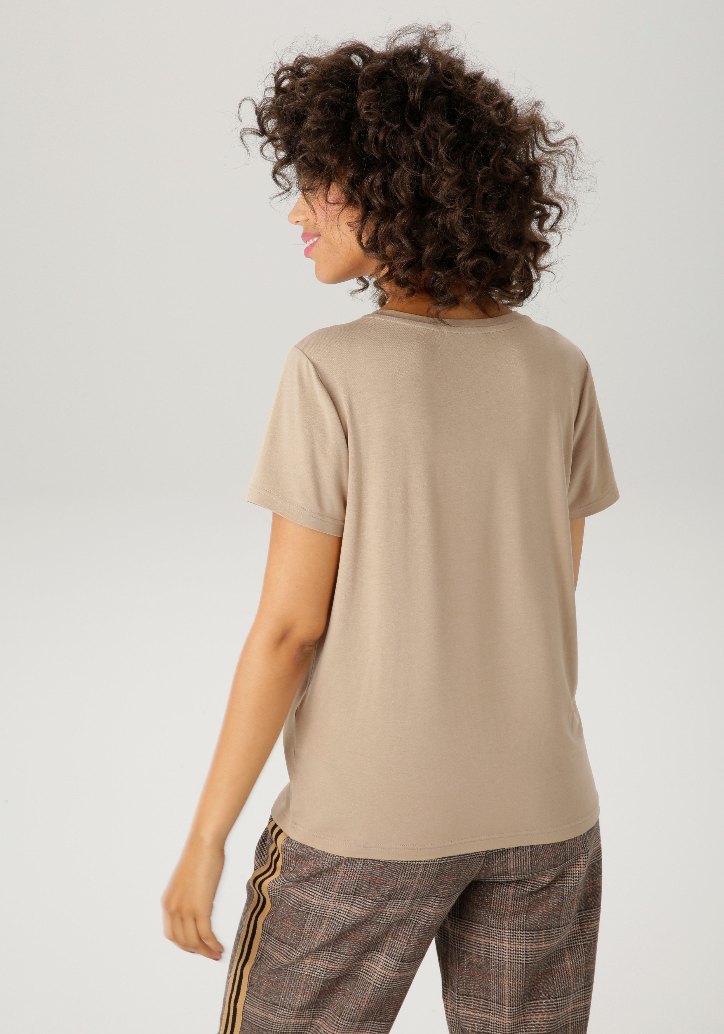 Aniston CASUAL T-Shirt mit Folienprint verzierter "LOVE"-Schriftzug