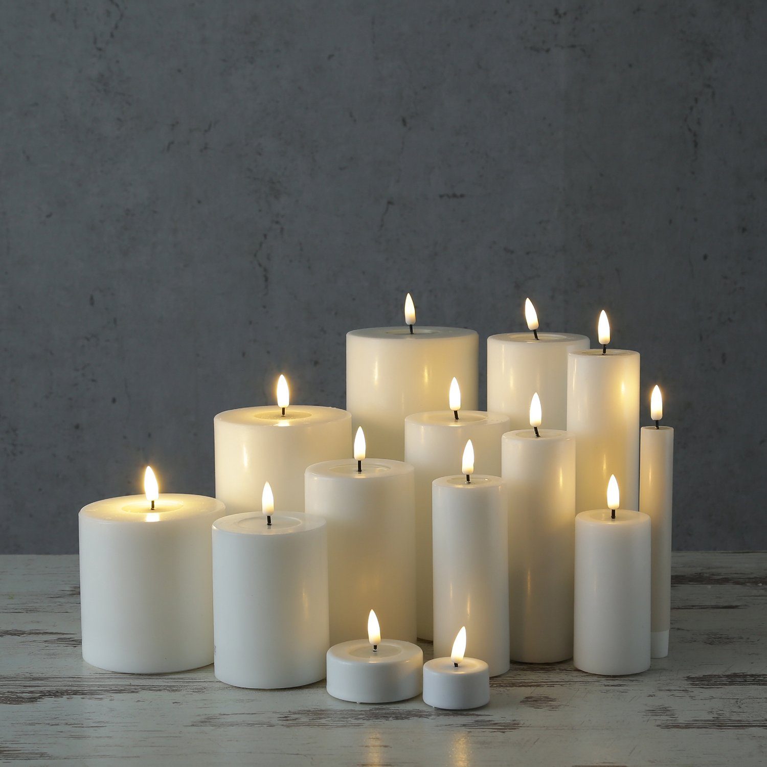 Deluxe Homeart LED-Kerze Mia Deluxe Echtwachs flackernd Wachsspiegel H: 12,5cm D: 5cm weiß