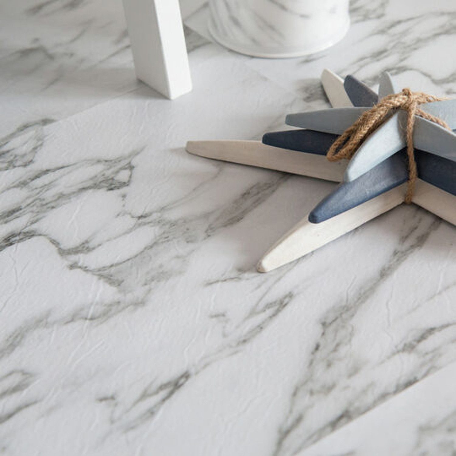 d-c-fix Bodenfliese 18,99€/qm Klebefliesen für Boden & Wand PVC Fliesen selbstklebend, 274-5047 I Premium Marble, Bodenbelag selbstklebend - Für Küche, Bad / Badezimmer & Wohnzimmer