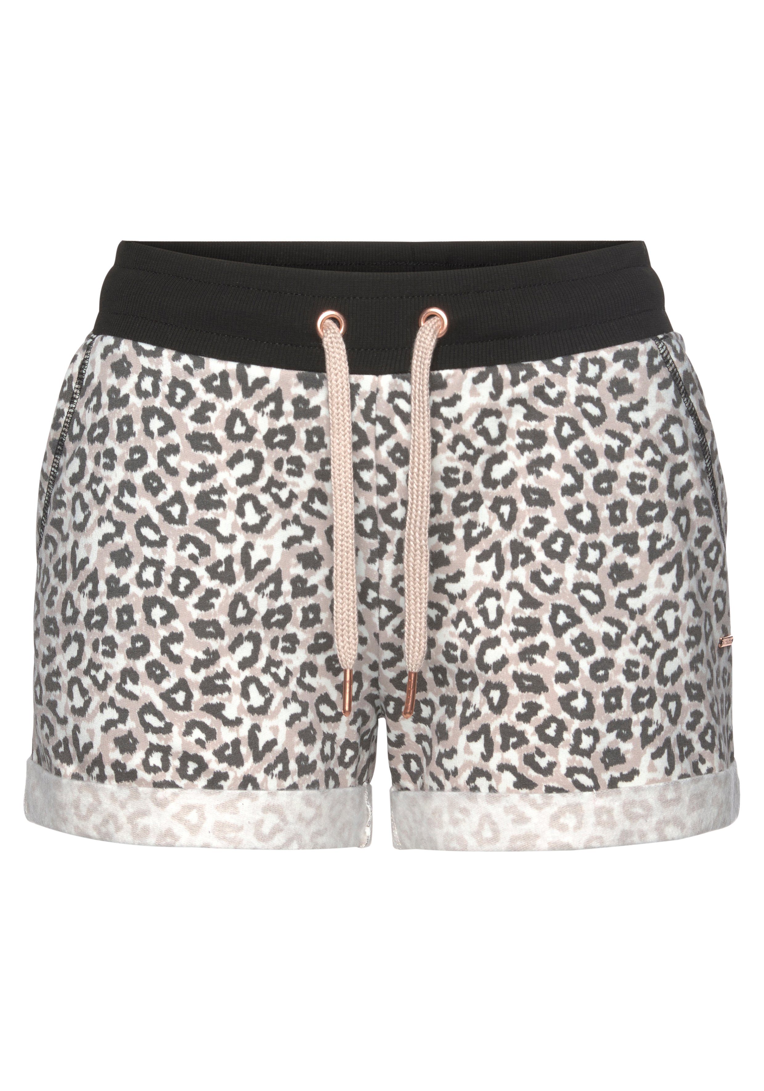 LASCANA Shorts mit Rippbündchen und Umschlagsaum, Loungewear – Bild 2 von 5