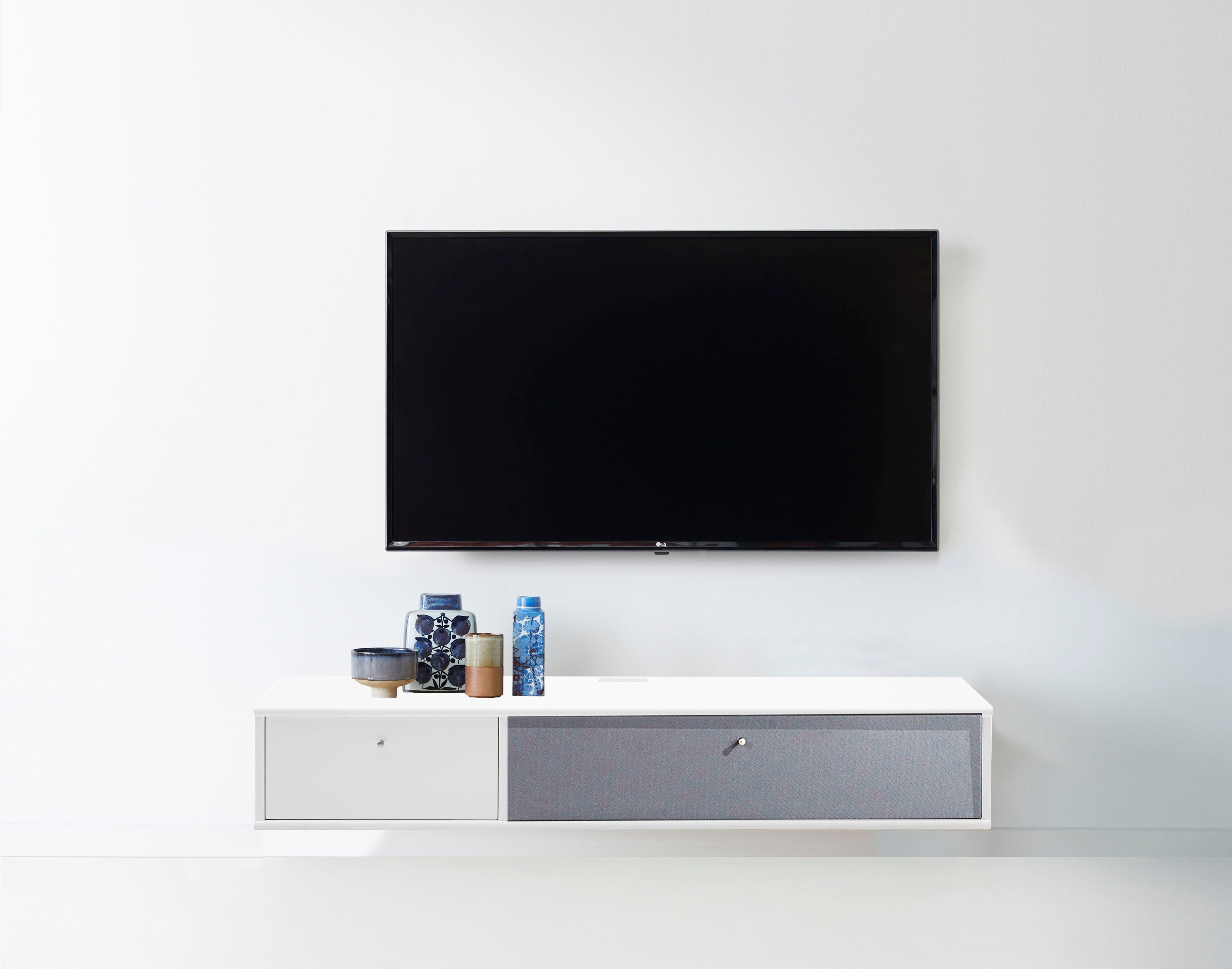 und Furniture TV-Board Akustikstoff, ein Lowboard, 133 Fernsehschrank, Klapptür Medienmöbel, mit cm Hammel Hängend, Mistral mit Schubladen B: