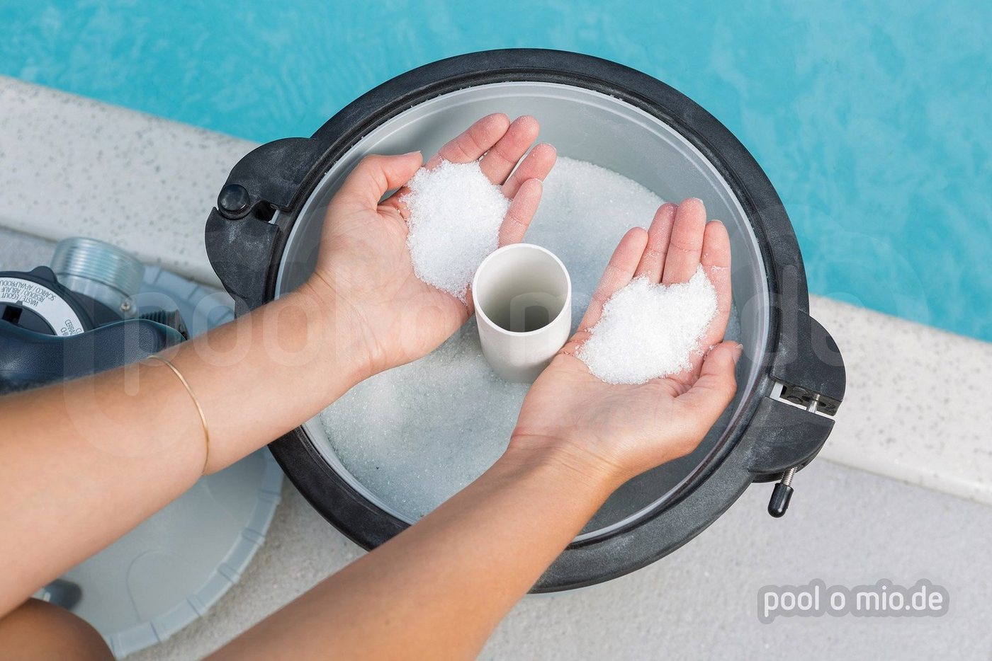 Thumbnail - Poolomio Whirlpoolmatte Hi-Tech Filterglas, in versch. Gebindegrößen