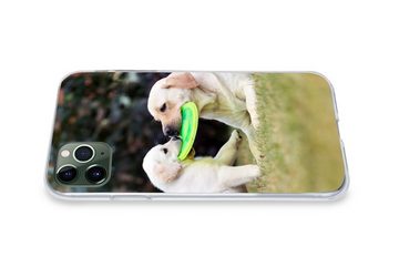 MuchoWow Handyhülle Hund mit seinem Welpen und einem Frisbee, Handyhülle Apple iPhone 11 Pro Max, Smartphone-Bumper, Print, Handy