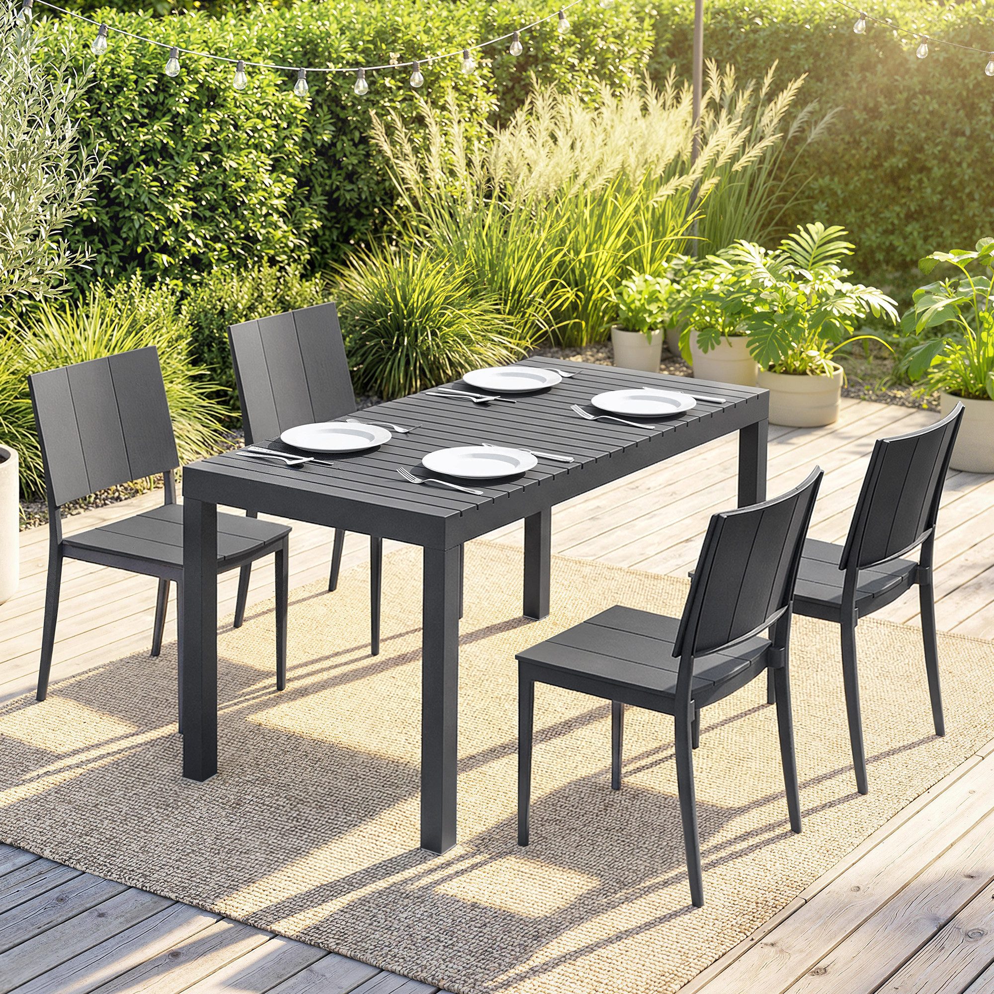 Outsunny Garten-Essgruppe Sitzgruppe Breiter Tisch 4 Stapelstühlen Lamelldesign wetterfest, (Gartengarnitur, 5-tlg., Gartenmöbel Set), für Garten Balkon Terrasse Dunkelgrau