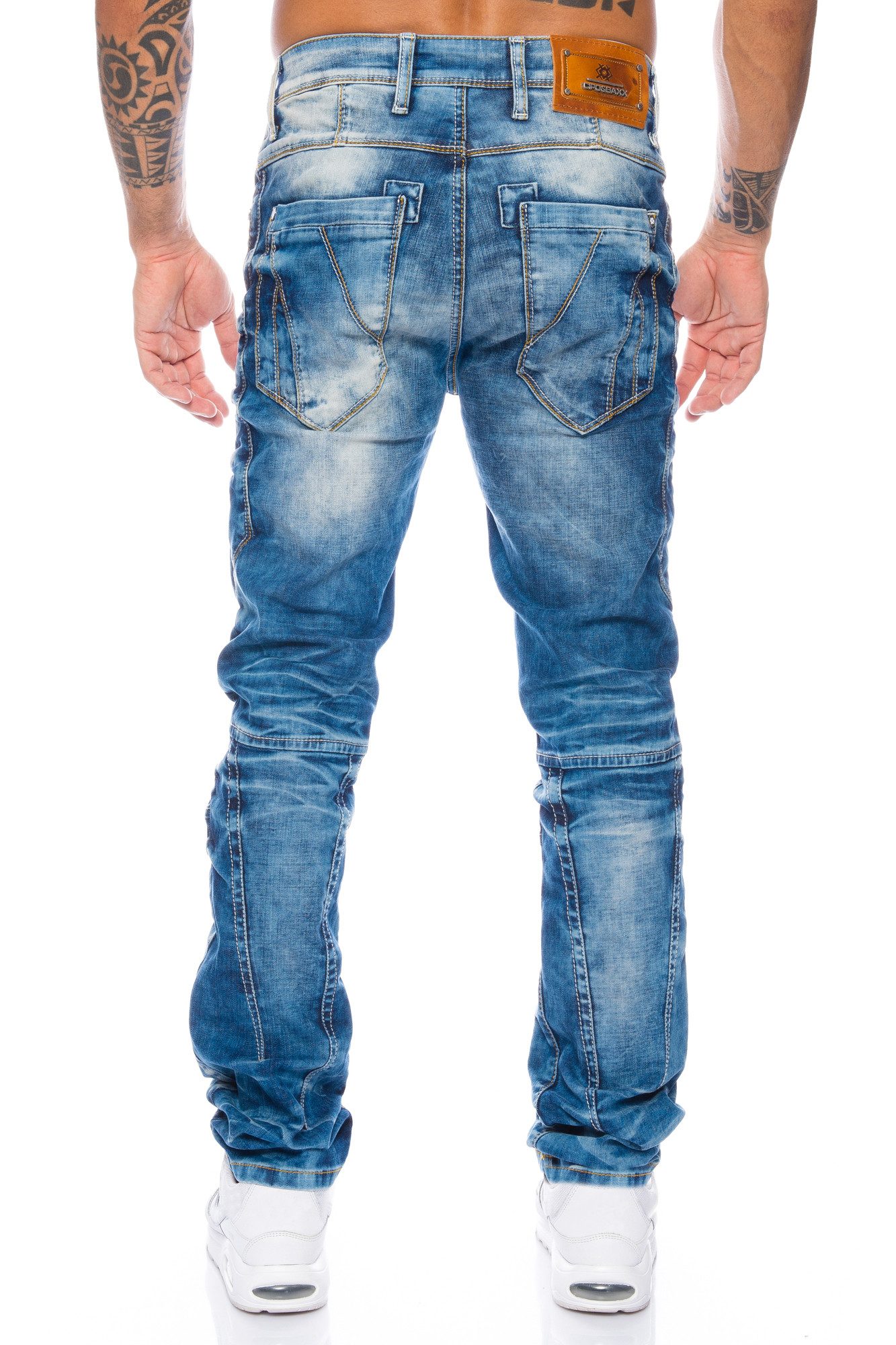 Cipo & Baxx Regular-fit-Jeans Herren Jeans mit aufwendigen Nahtstrukturen und Knopfleiste Bunte Verschlussknöpfe für dezenten Hingucker – Bild 3 von 5