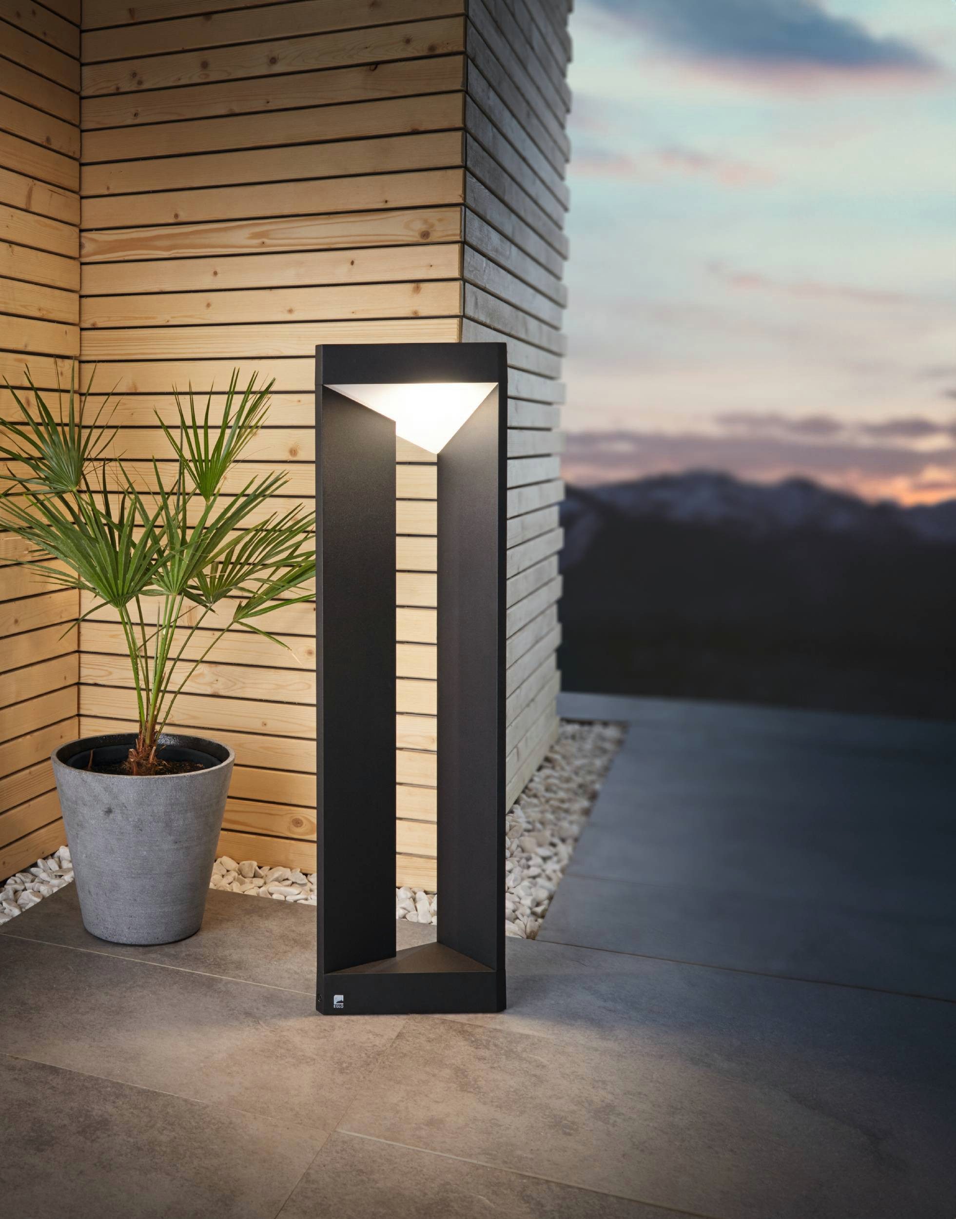 EGLO Stehlampe Nembro Stehlampe, Außenleuchte, Aluminum-Guss und Kunststoff, IP44, LED fest integriert, Warmweiß, Stehleuchte - L20 x B11 x H80 cm - schwarz - 10W inkl.