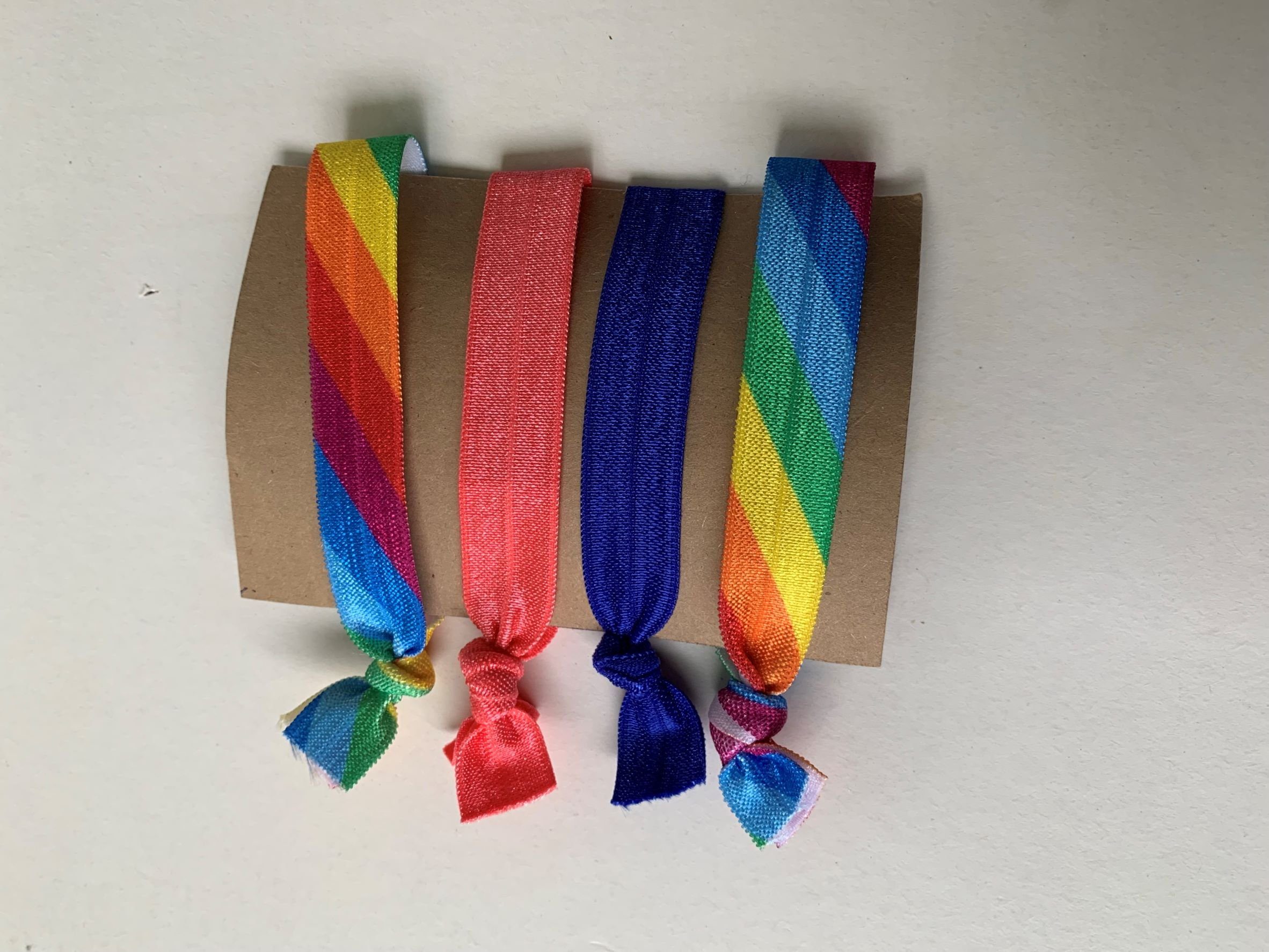 LK Trend & Style Zopfband elastisches Haarband oder Armband, für die Festival Frisur, cooles Armband, Haarband das sich als Armband einsetzen lässt, ein Trend Regenbogen