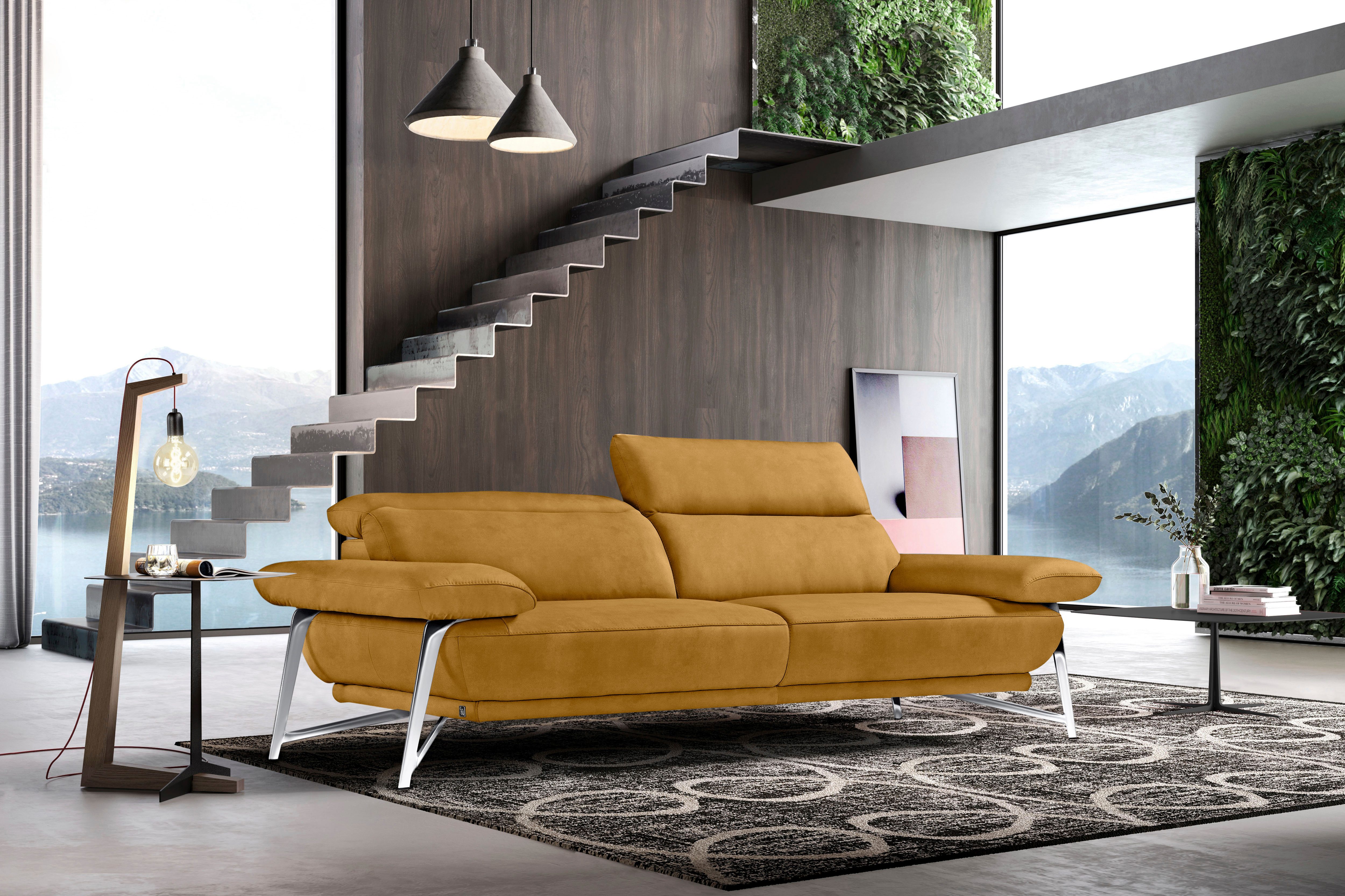 Egoitaliano 2,5-Sitzer Anais, Designsofa mit erstklassigem Sitzkomfort, Fußfarbe chrom, Kopfteil verstellbar, 232 cm, Luxus-Microfaser Lederoptik, gelb
