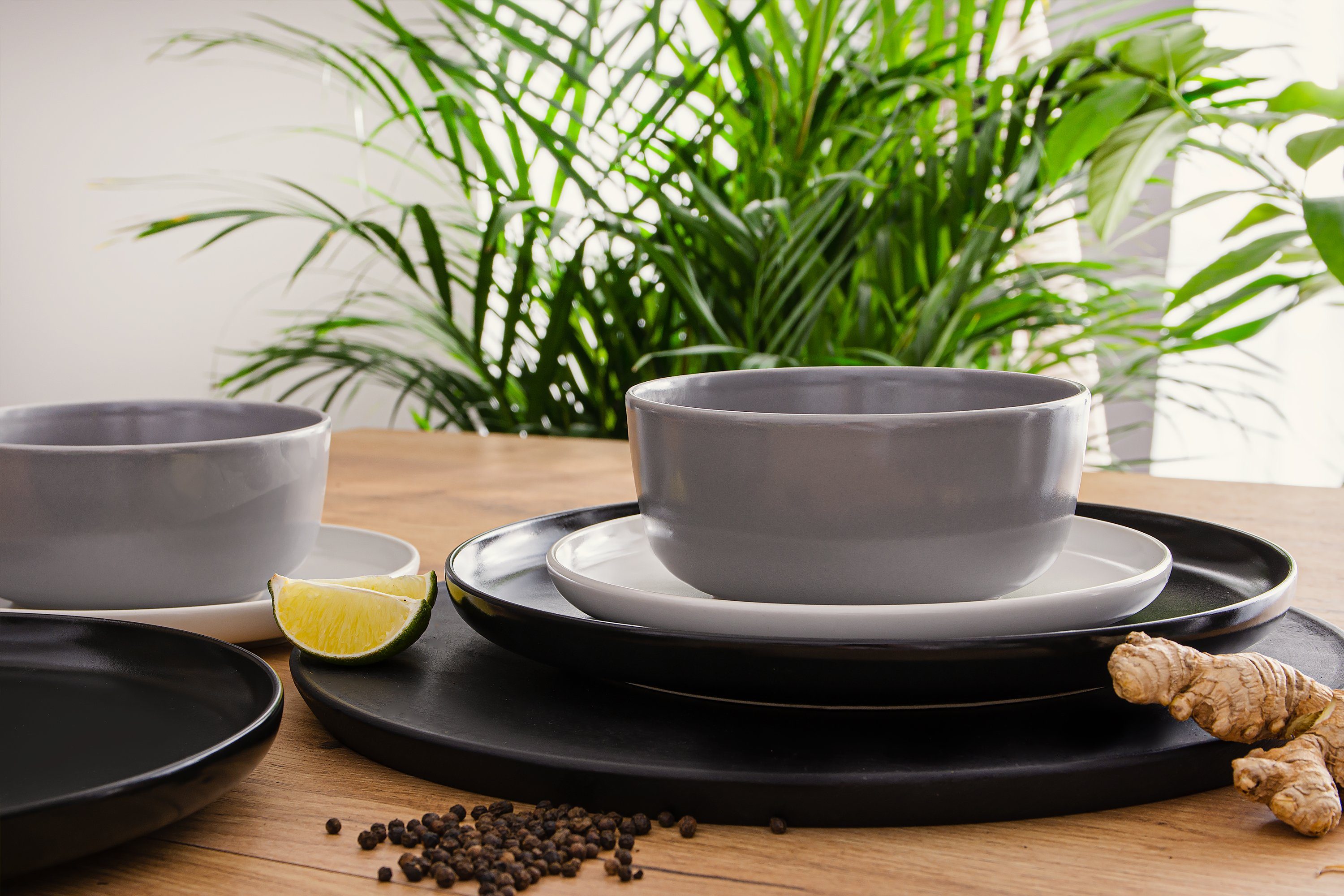 KONSIMO® Tafelservice VICTO Geschirrset hergestellt in der EU (18-tlg), 6 Personen, Steingut, dreifarbig, spülmaschinengeeignet, mikrowellengeeignet, matt