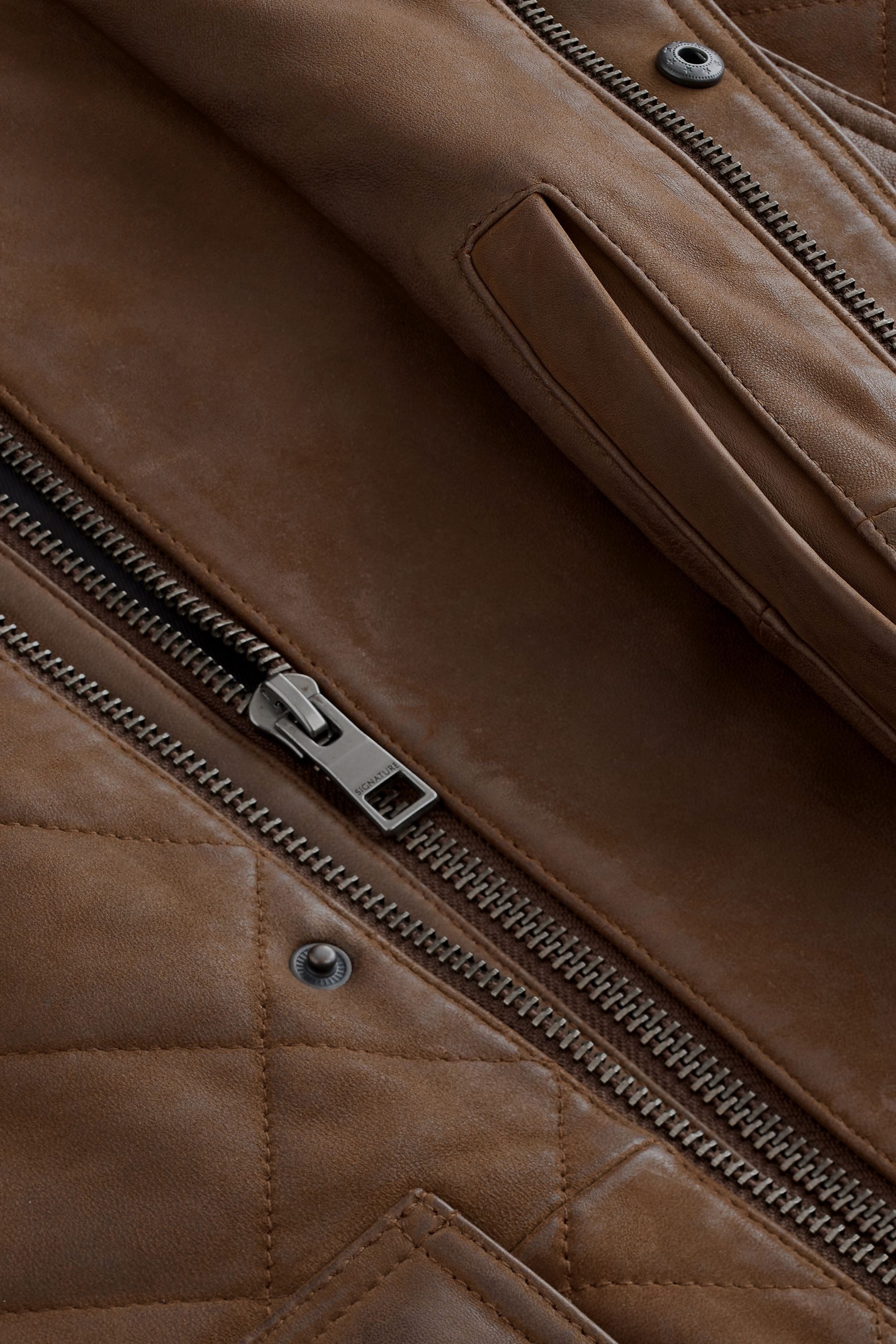 Next Lederjacke Jacke aus Nubukleder mit Rautensteppung (1-St)