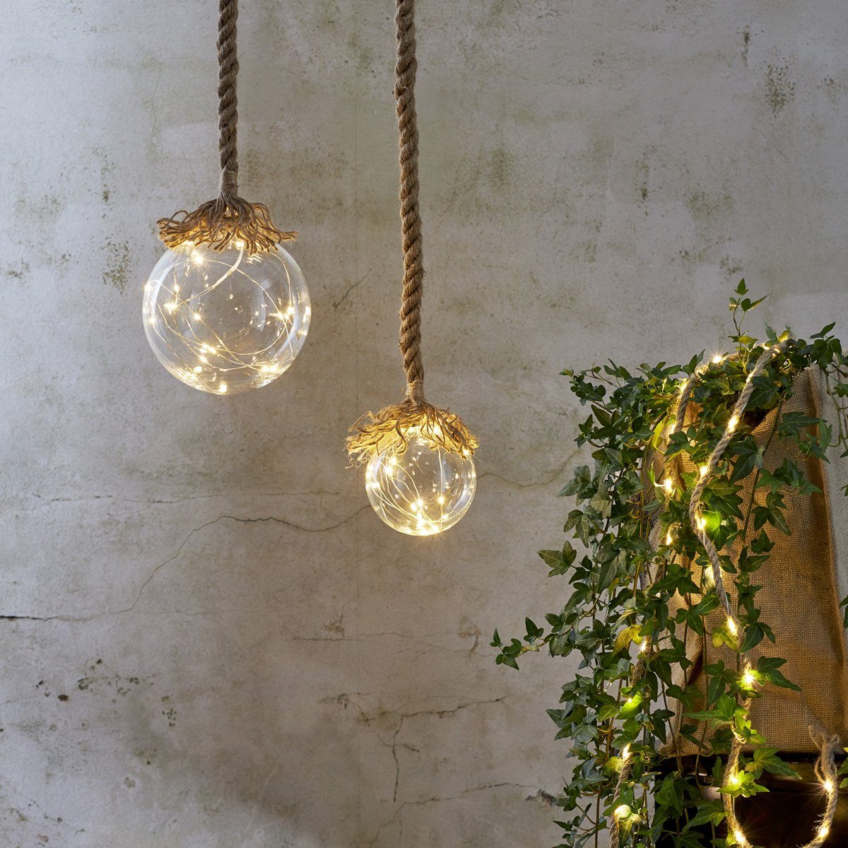 STAR TRADING LED Dekolicht LED Glaskugel mit Juteseil 15 warmweiße LED am Draht 10cm Innen, LED Classic, warmweiß (2100K bis 3000K)
