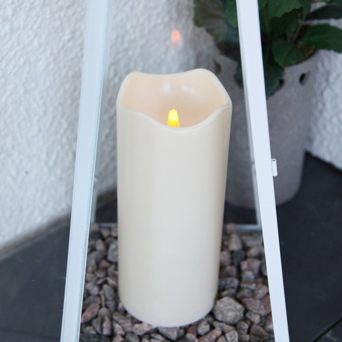 STAR TRADING LED-Kerze Stumpenkerze flackernd H: 18cm Dämmerungssensor Timer f. Außen creme