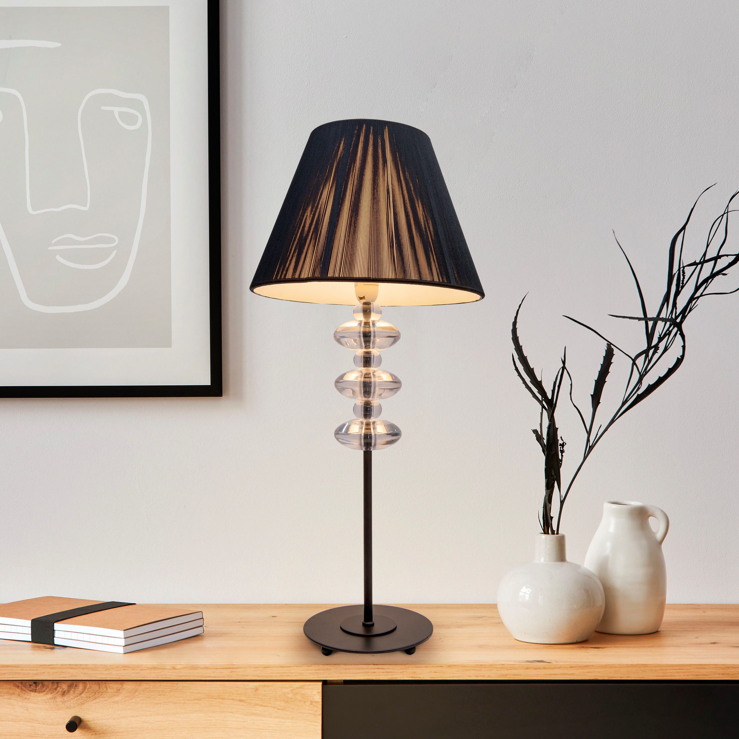 näve Tischleuchte Amira, ohne Leuchtmittel, gewellter Kunststoffschirm schwarz, Fuß mit Kristallelementen, 1xE14